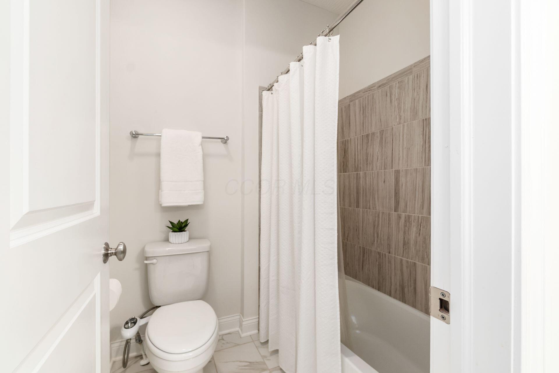 Delaware, Ohio, 43015, United States, 5 Bedrooms Bedrooms, ,5 BathroomsBathrooms,Residential,For Sale,1989567