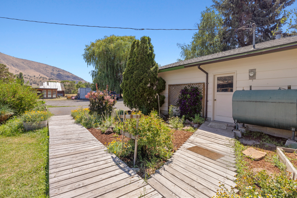 KLAMATH FALLS, Oregon, 97603, United States, 3 Bedrooms Bedrooms, ,2 BathroomsBathrooms,Residential,For Sale,1984285