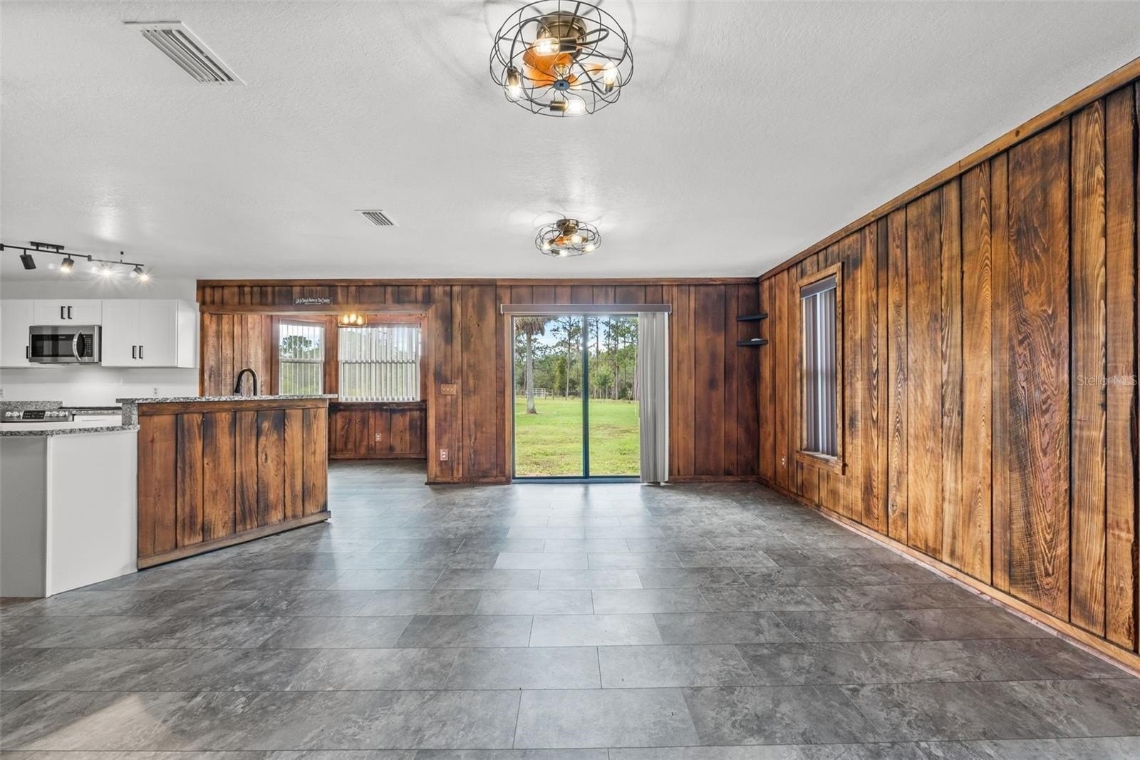 FROSTPROOF, Florida, 33843, United States, 4 Bedrooms Bedrooms, ,3 BathroomsBathrooms,Residential,For Sale,1864112