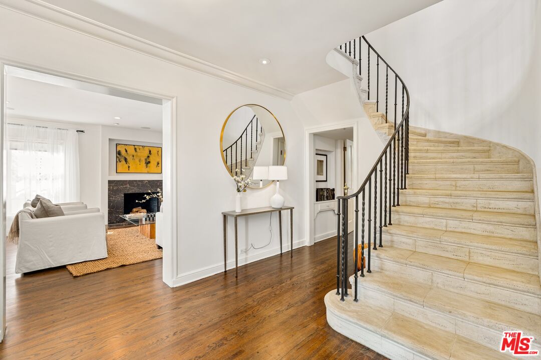 Los Angeles, California, 90046, United States, 3 Bedrooms Bedrooms, ,3 BathroomsBathrooms,Residential,For Sale,1906693