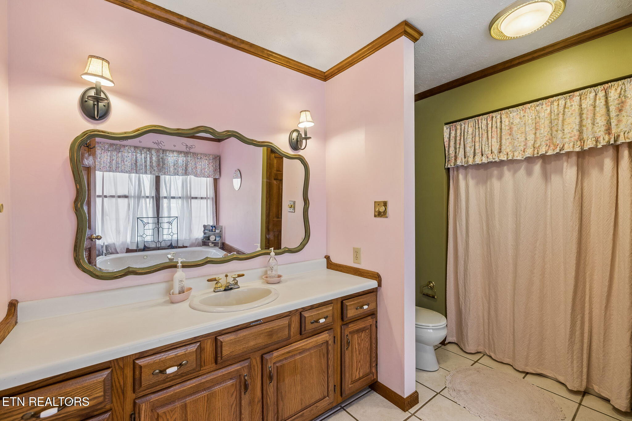 Kingston, Tennessee, 37763, United States, 3 Bedrooms Bedrooms, ,3 BathroomsBathrooms,Residential,For Sale,2013795
