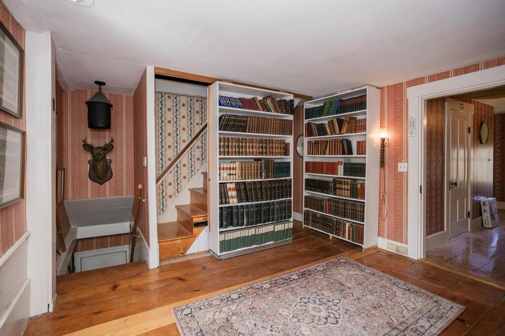 Farmington, Maine, 04938, United States, 5 Bedrooms Bedrooms, ,3 BathroomsBathrooms,Residential,For Sale,1960728