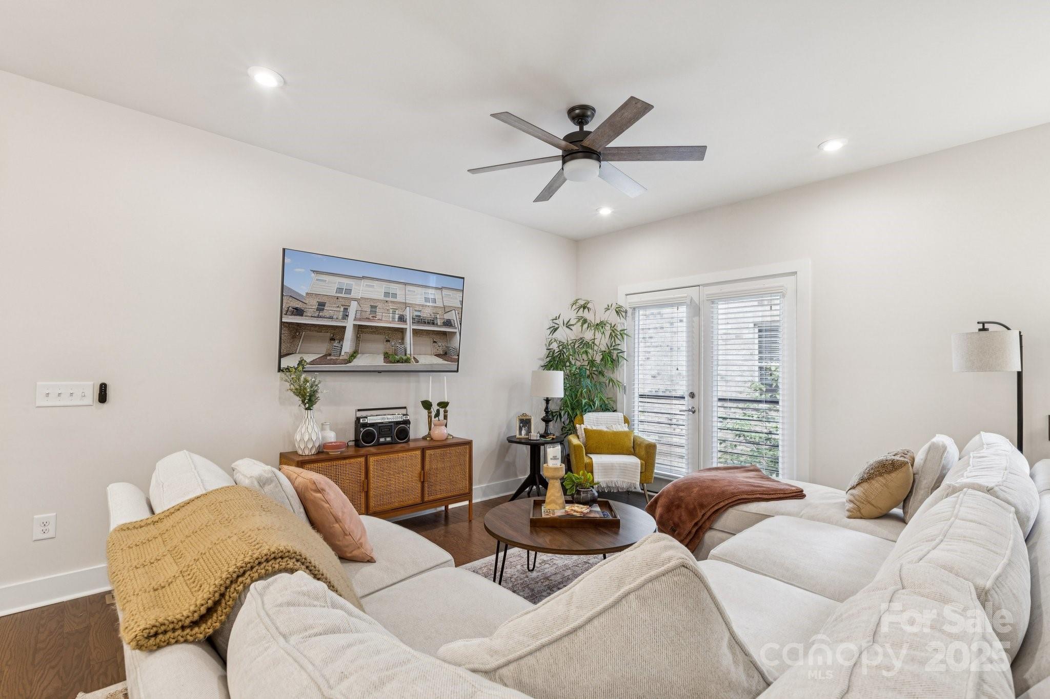 Charlotte, North Carolina, 28204, United States, 3 Bedrooms Bedrooms, ,4 BathroomsBathrooms,Residential,For Sale,1958271