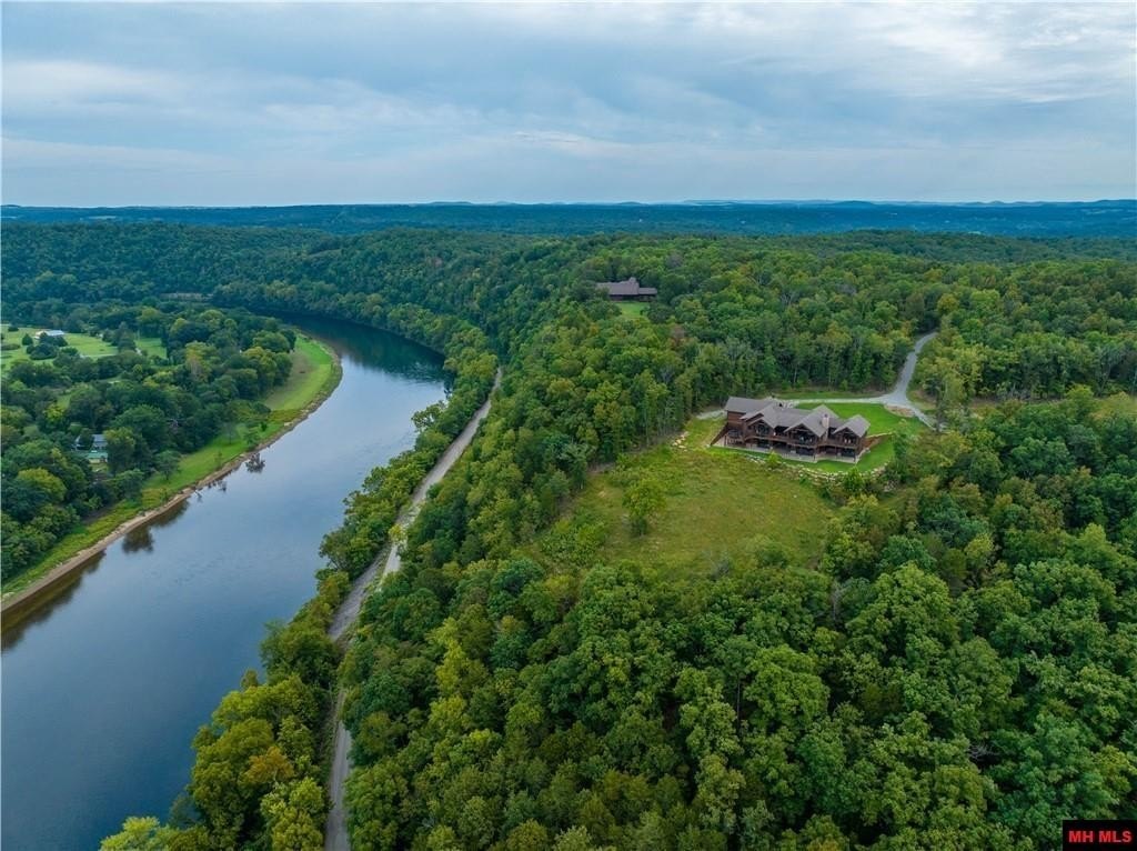 Cotter, Arkansas, 72626, United States, 4 Bedrooms Bedrooms, ,5 BathroomsBathrooms,Residential,For Sale,1976163
