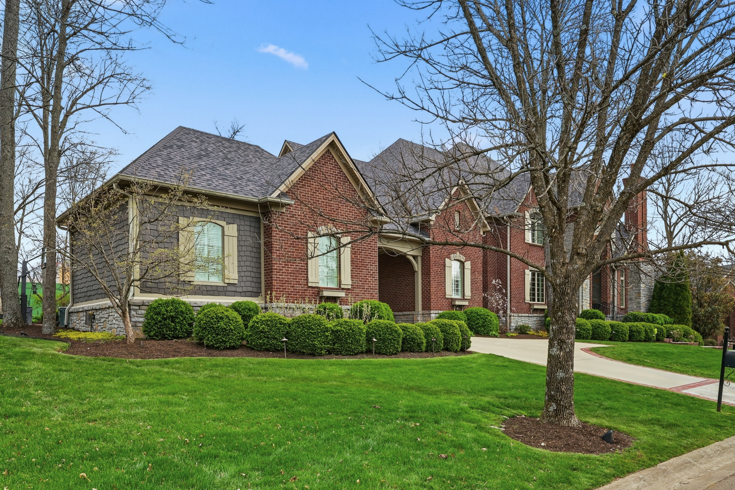  4848 Chelmsbury Lane - 物件實景