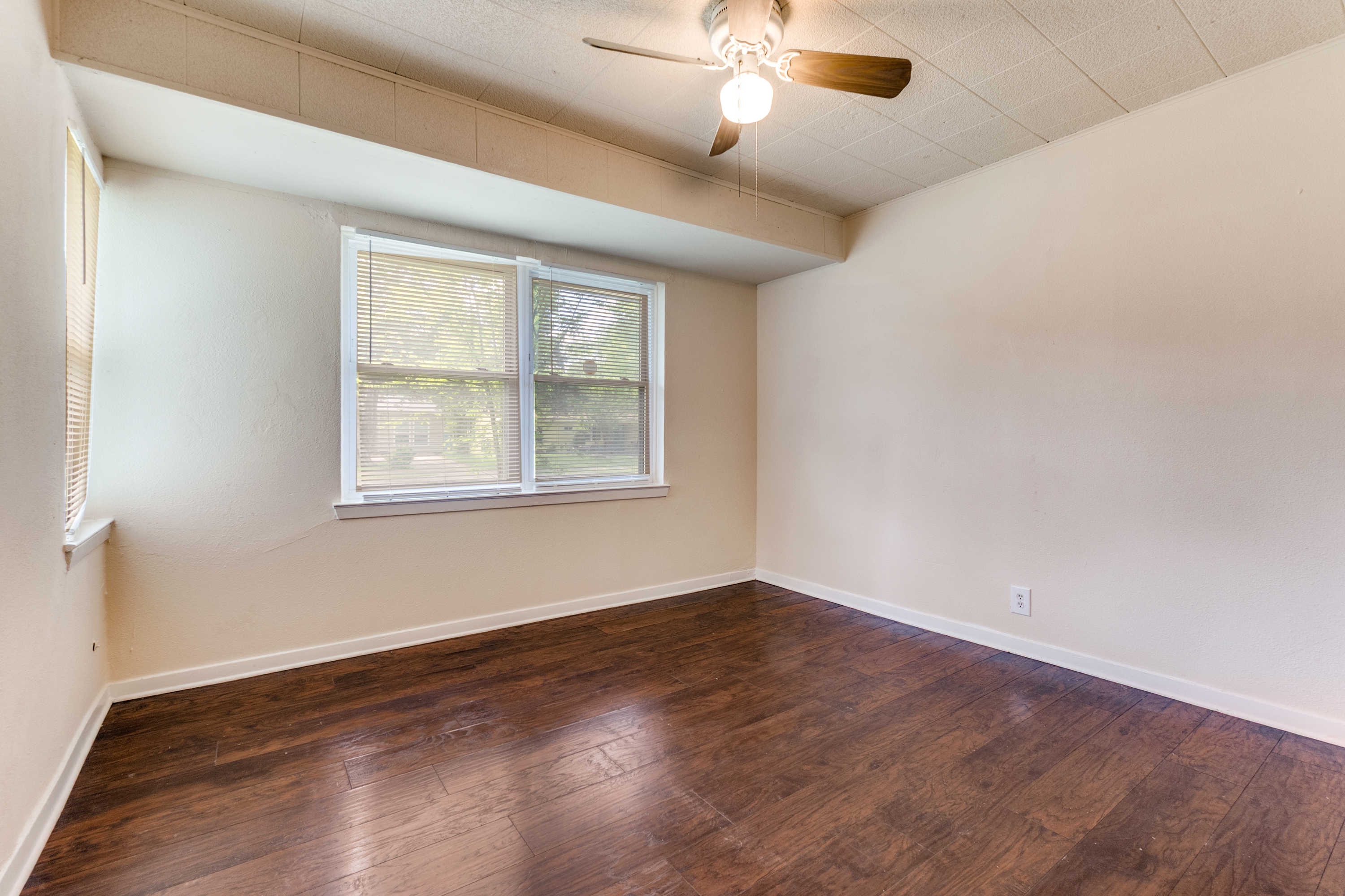  Amazing Starter Home or Investor Opportunity - 物件實景