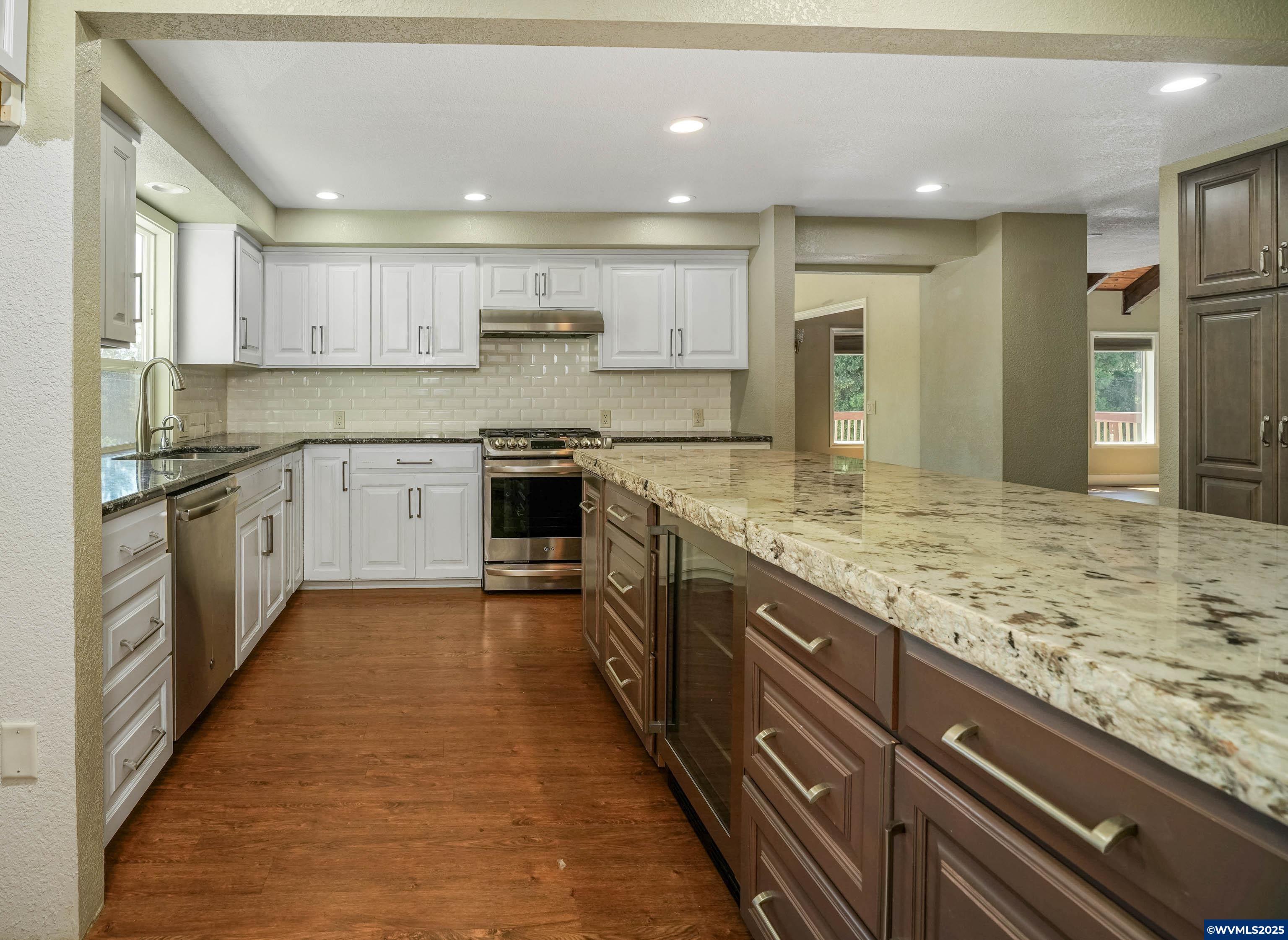 Salem, Oregon, 97304, United States, 4 Bedrooms Bedrooms, ,4 BathroomsBathrooms,Residential,For Sale,1805050