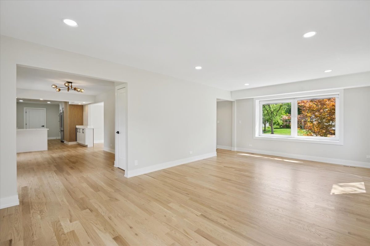 Naperville, Illinois, 60565, United States, 4 Bedrooms Bedrooms, ,3 BathroomsBathrooms,Residential,For Sale,1932605