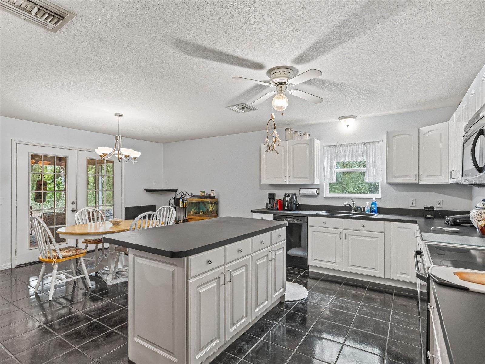 Bushnell, Florida, 33513, United States, 2 Bedrooms Bedrooms, ,2 BathroomsBathrooms,Residential,For Sale,1927706