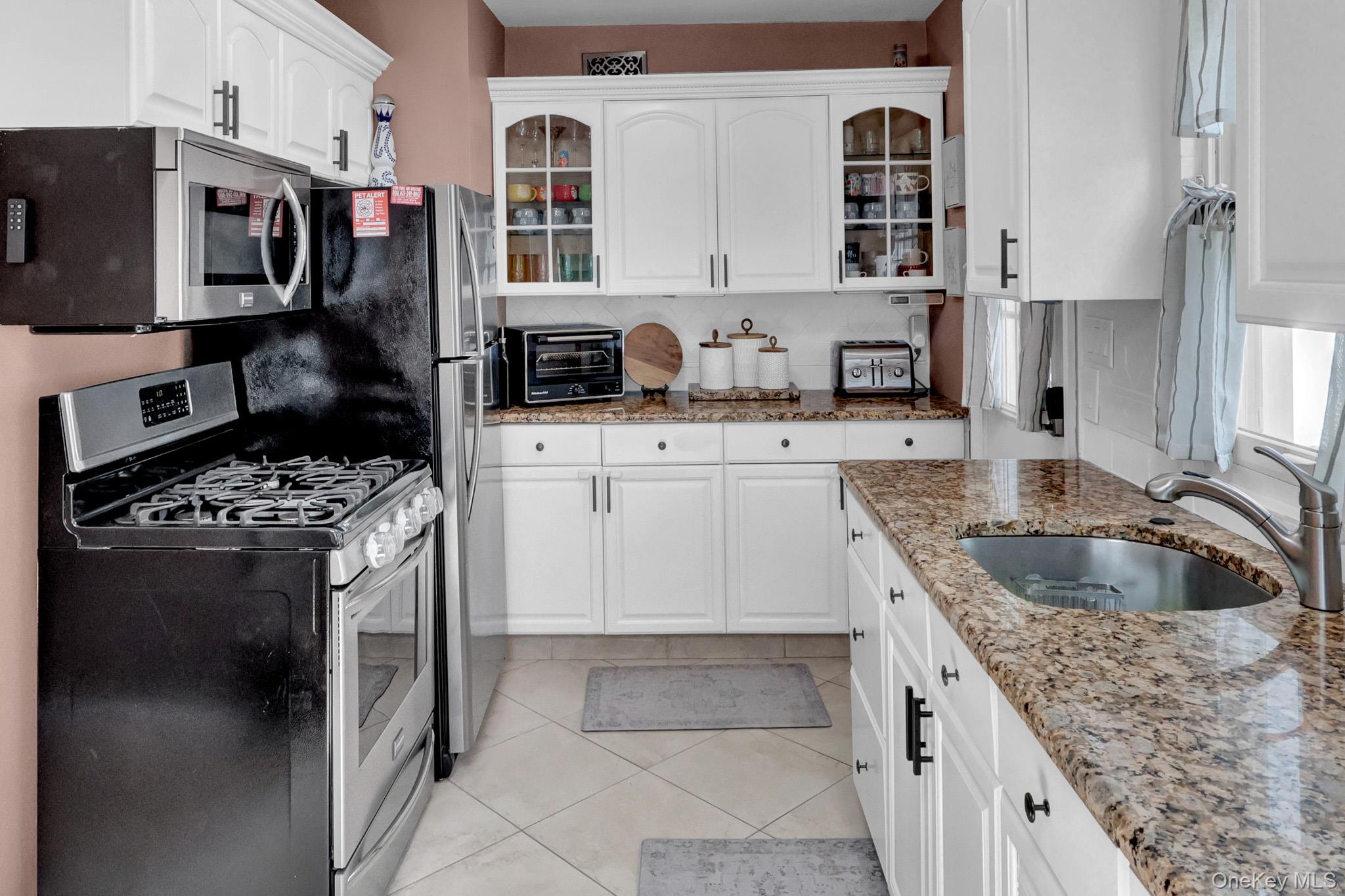  31 Locust Avenue E, Farmingdale, NY, 11735 - 物件實景