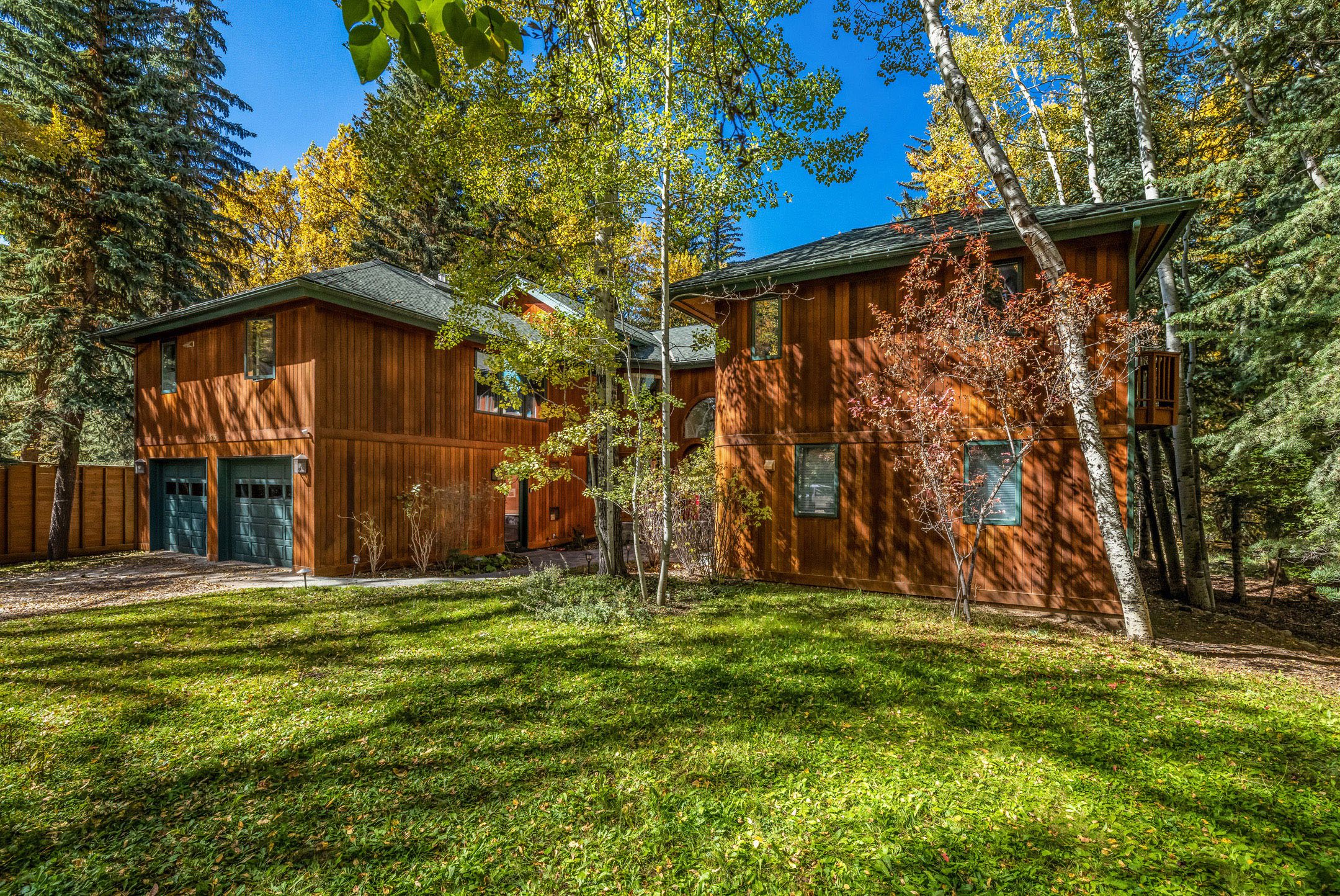  Live creekside in Aspen