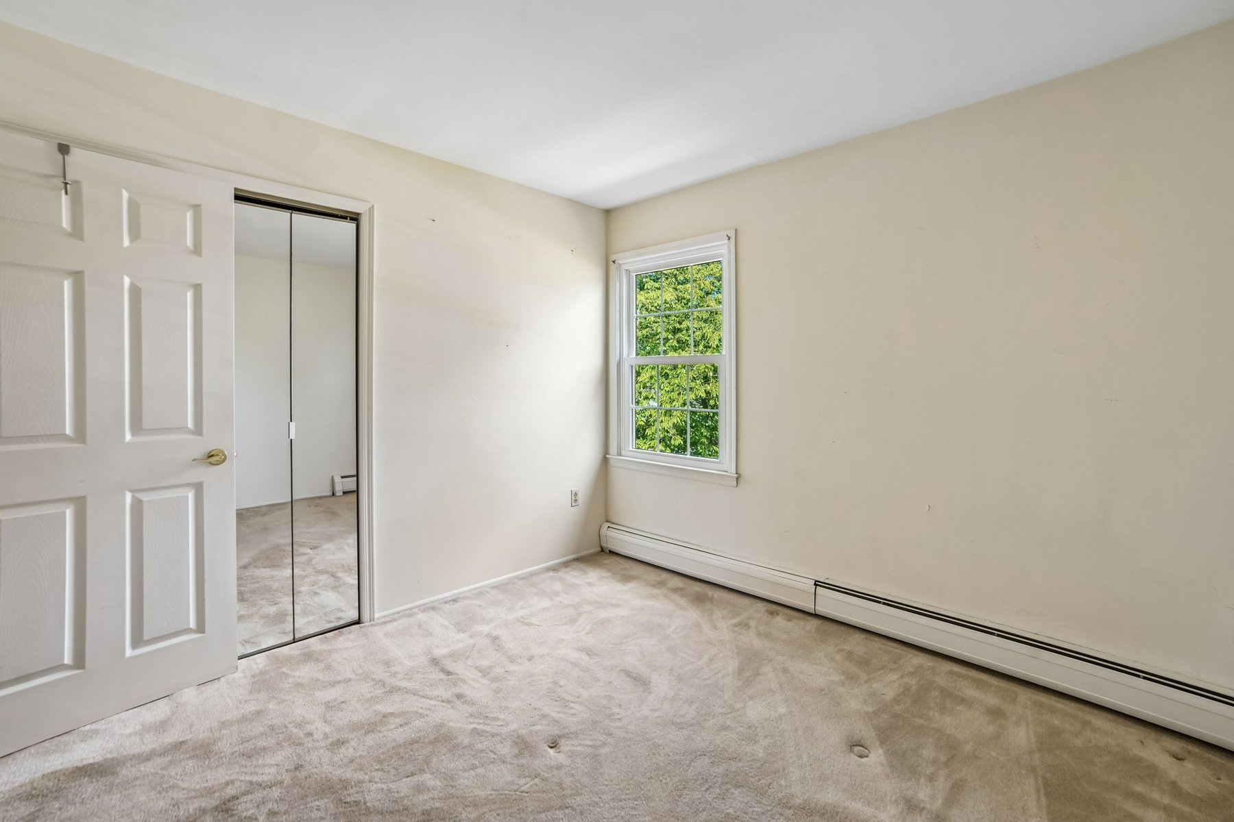  ?Oak Park? Bi-Level Provides Space Location and Long-Term Value - 物件實景