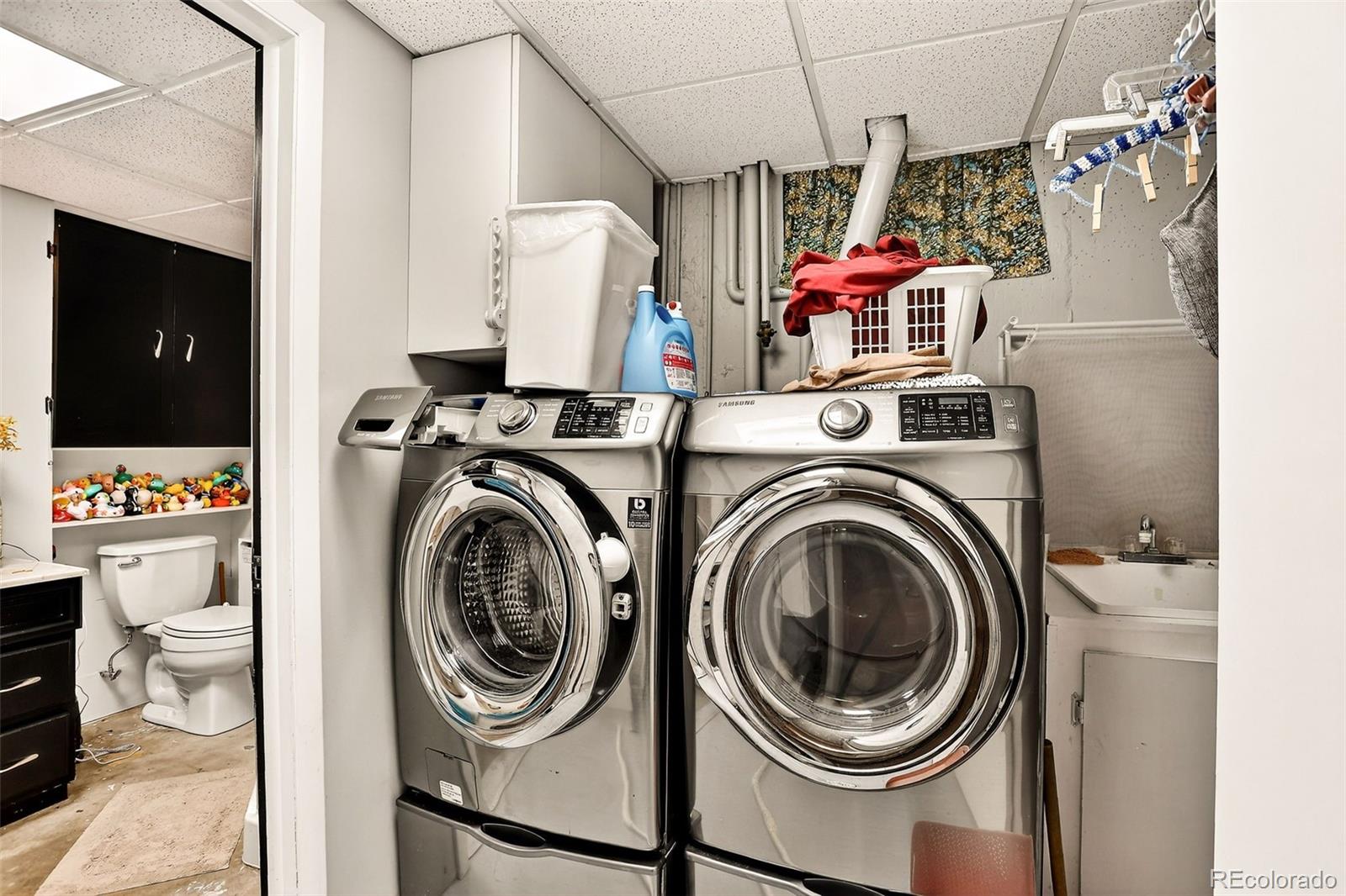 Littleton, Colorado, 80120, United States, 4 Bedrooms Bedrooms, ,1 BathroomBathrooms,Residential,For Sale,1988152