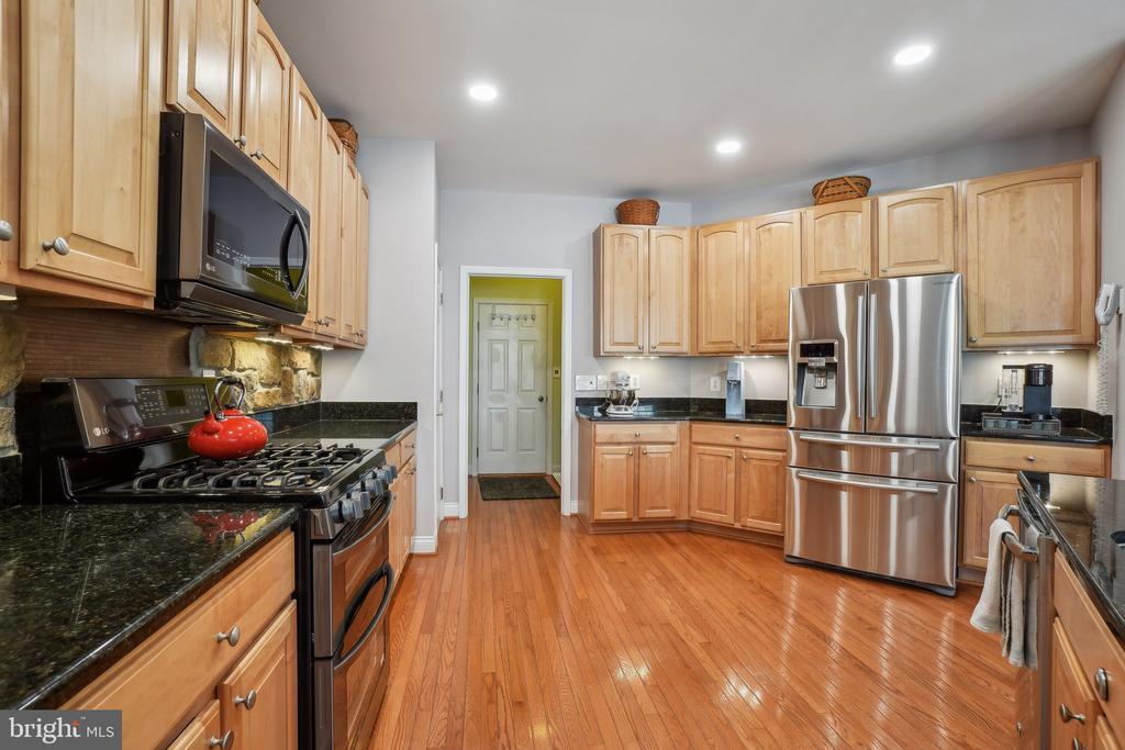 Gainesville, Virginia, 20155, United States, 3 Bedrooms Bedrooms, ,4 BathroomsBathrooms,Residential,For Sale,1896801