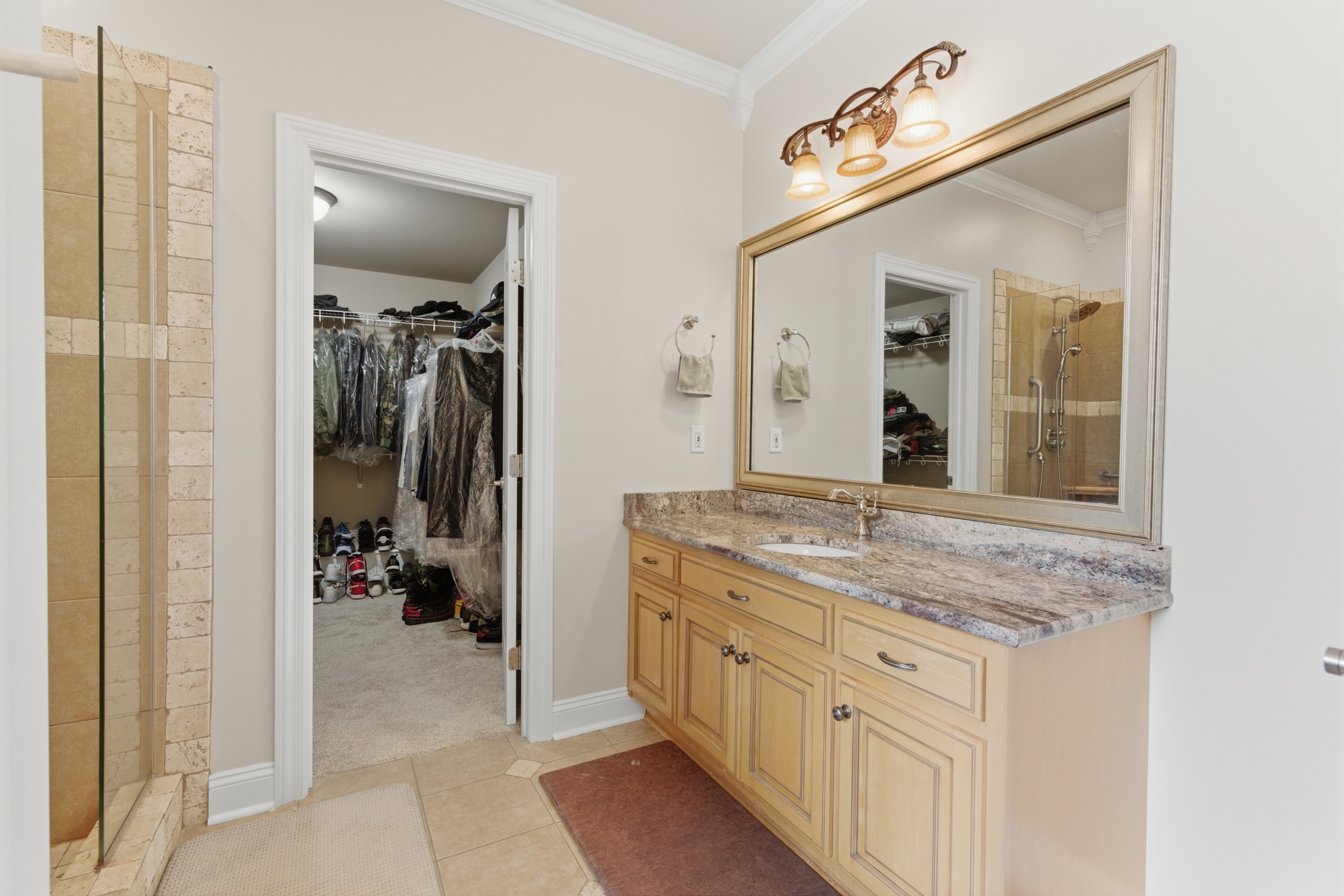  211 Ash Drive - 物件實景