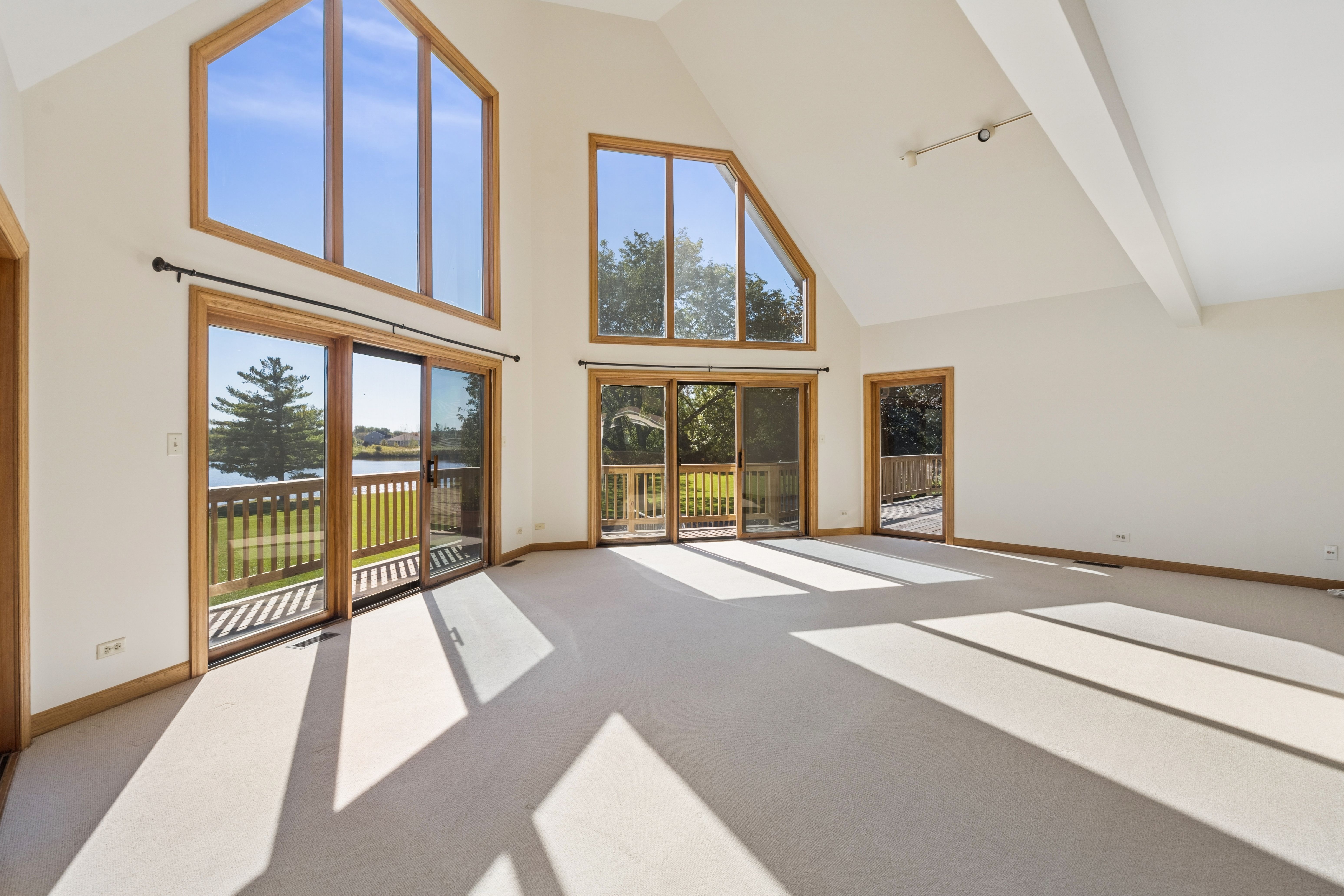  Magnificent Custom Built Home on a Quiet Lake - 物件實景