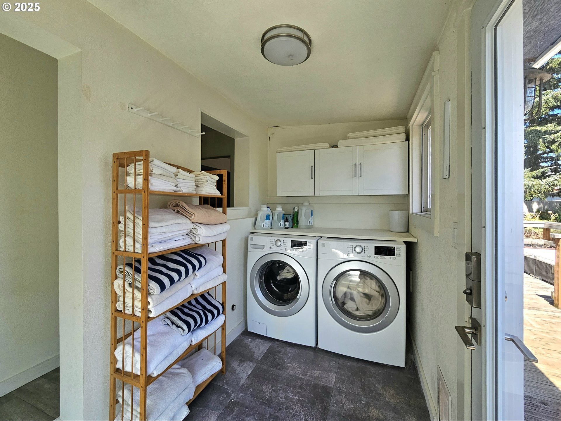 Brookings, Oregon, 97415, United States, 3 Bedrooms Bedrooms, ,3 BathroomsBathrooms,Residential,For Sale,1974179