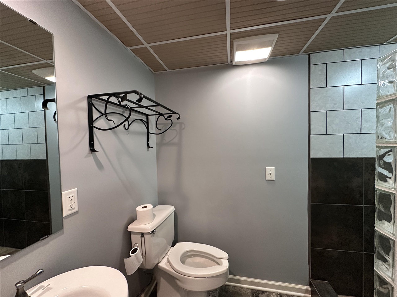 Bowling Green, Kentucky, 42103, United States, 4 Bedrooms Bedrooms, ,5 BathroomsBathrooms,Residential,For Sale,1991633