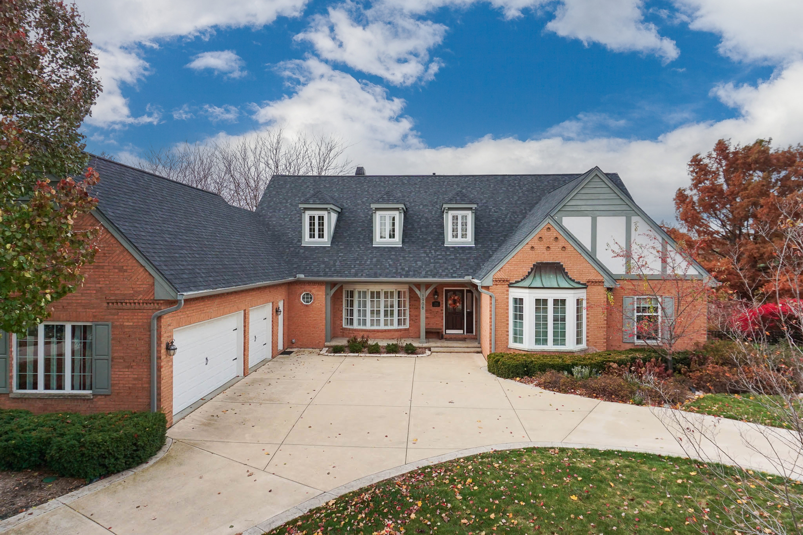 Bloomington, Illinois, 61704, United States, 5 Bedrooms Bedrooms, ,4 BathroomsBathrooms,Residential,For Sale,1991973