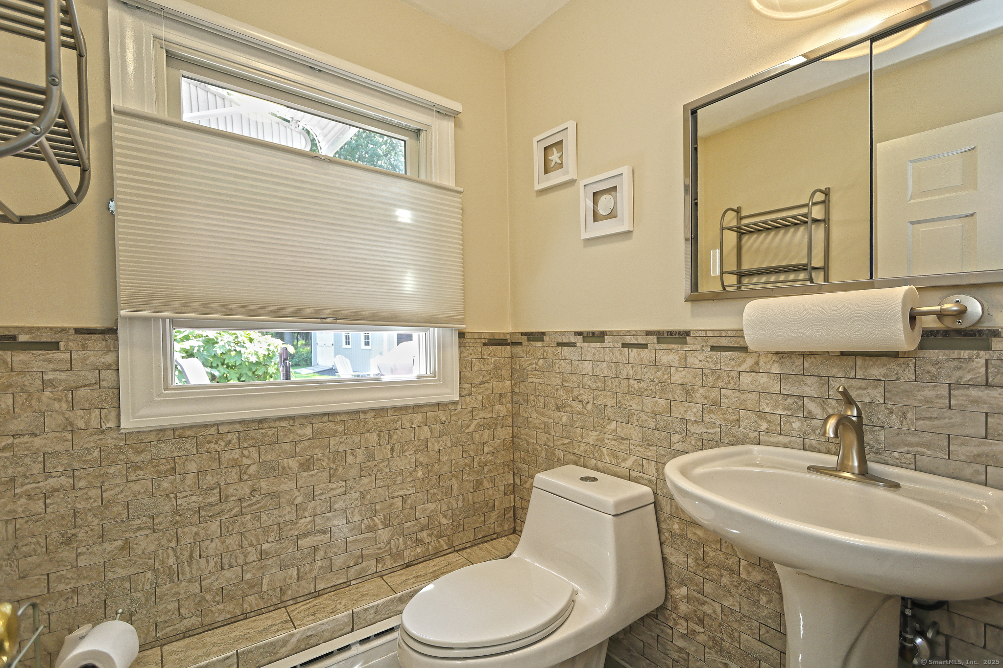 Orange, Connecticut, 06477, United States, 3 Bedrooms Bedrooms, ,3 BathroomsBathrooms,Residential,For Sale,1911286