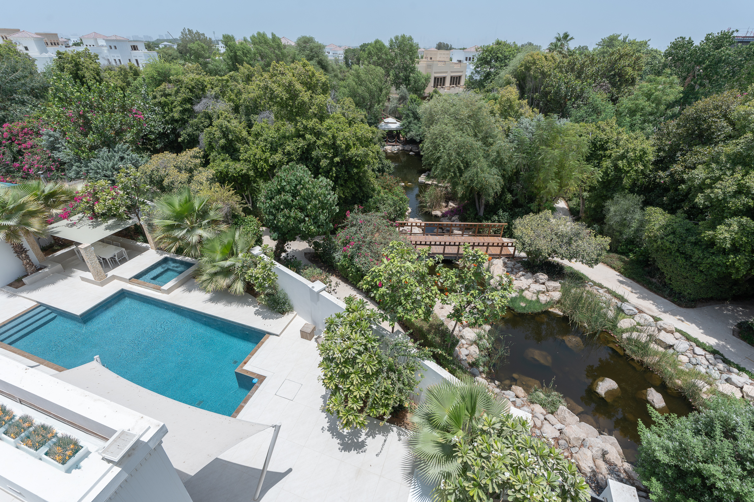  Opulent Corner Villa in Al Barari - 物件實景