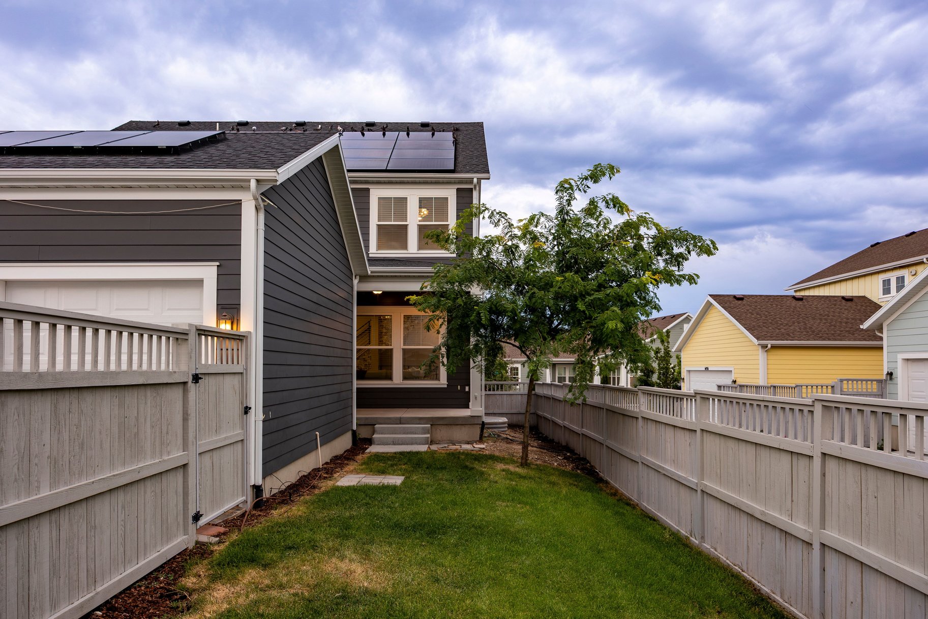  Daybreak Living With A 3-Car Garage - 物件實景