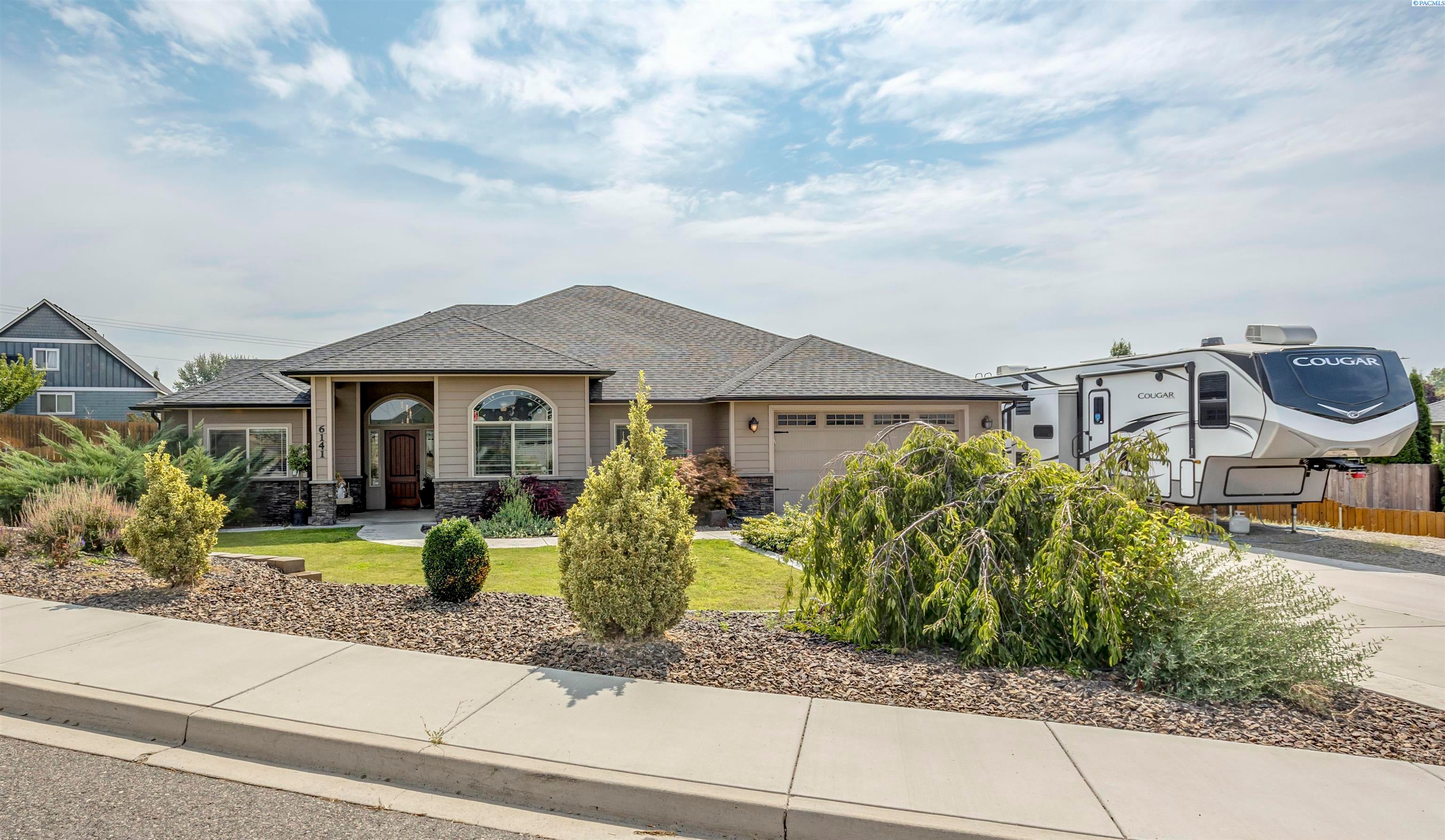 West Richland, Washington, 99353, United States, 4 Bedrooms Bedrooms, ,2 BathroomsBathrooms,Residential,For Sale,1944787