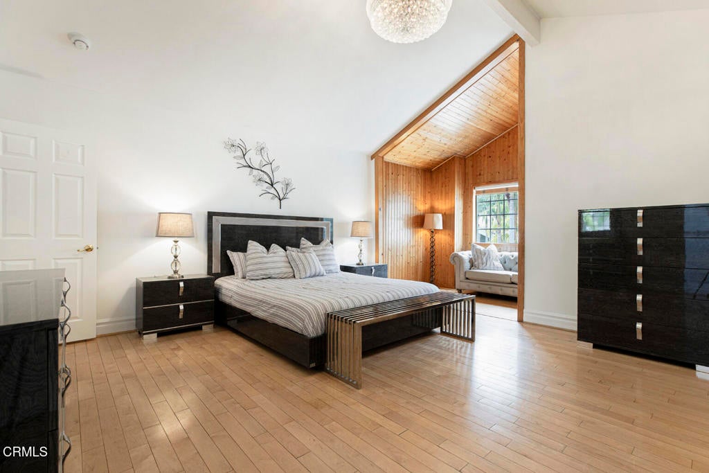 Los Angeles, California, 91352, United States, 5 Bedrooms Bedrooms, ,5 BathroomsBathrooms,Residential,For Sale,1941617