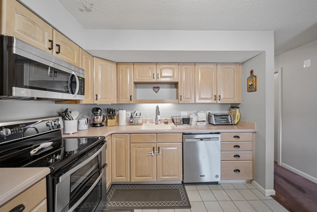 Salem, Massachusetts, 01970, United States, 3 Bedrooms Bedrooms, ,3 BathroomsBathrooms,Residential,For Sale,1990420