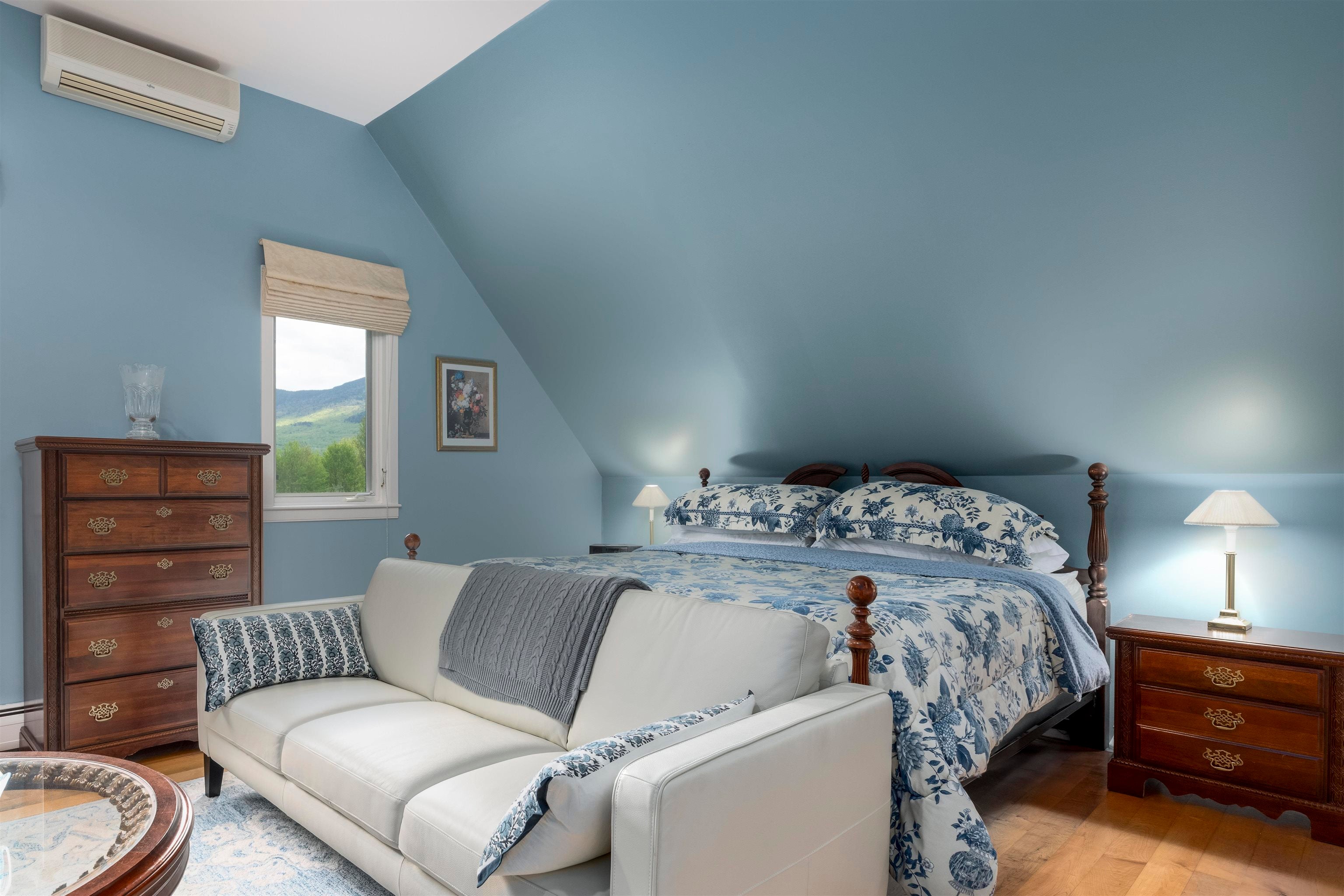 Stowe, Vermont, 05672, United States, 4 Bedrooms Bedrooms, ,2 BathroomsBathrooms,Residential,For Sale,1846681