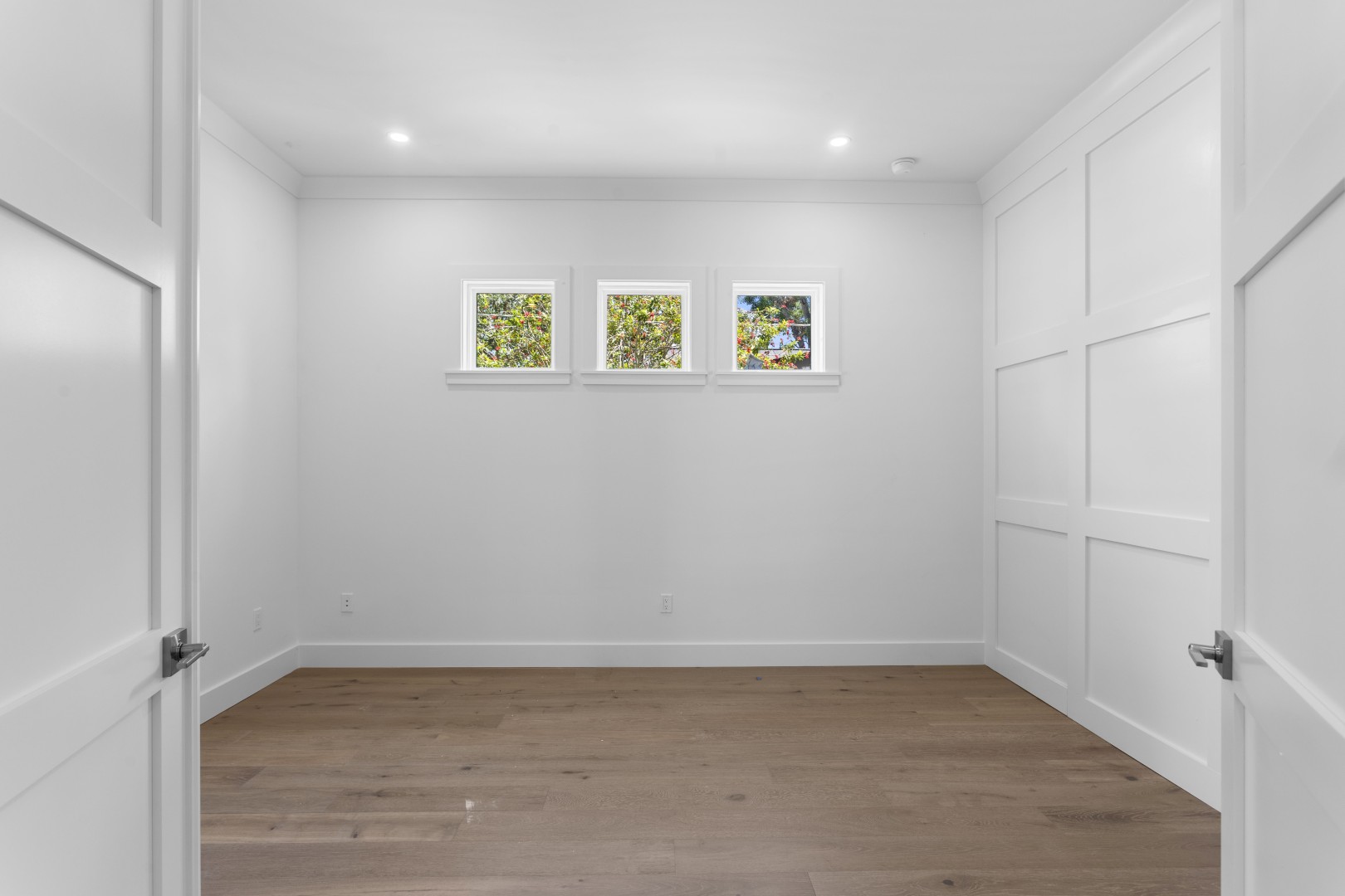 Tampa, Florida, 33611, United States, 6 Bedrooms Bedrooms, ,6 BathroomsBathrooms,Residential,For Sale,1981634