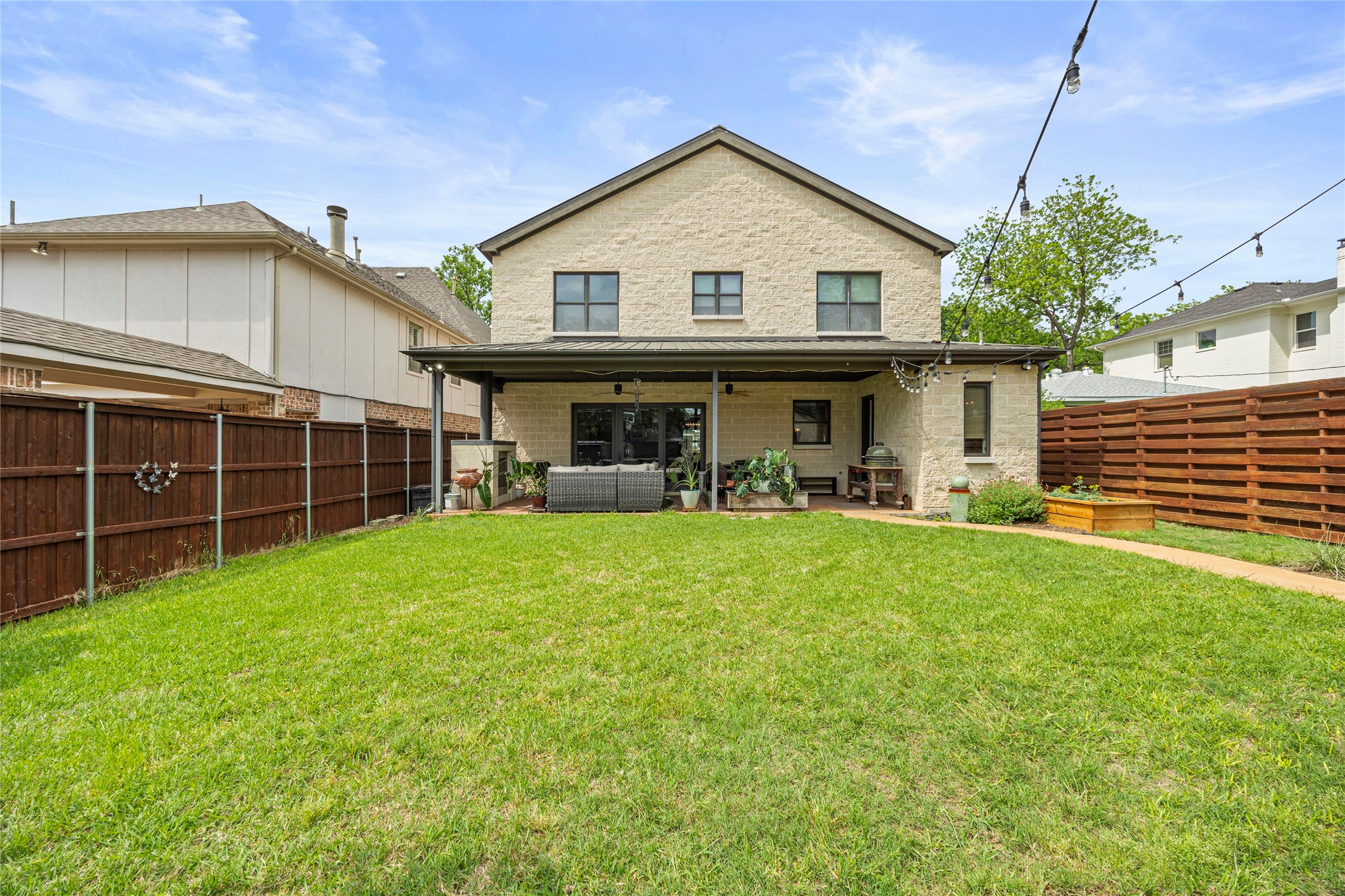 Dallas, Texas, 75214, United States, 4 Bedrooms Bedrooms, ,5 BathroomsBathrooms,Residential,For Sale,1794312