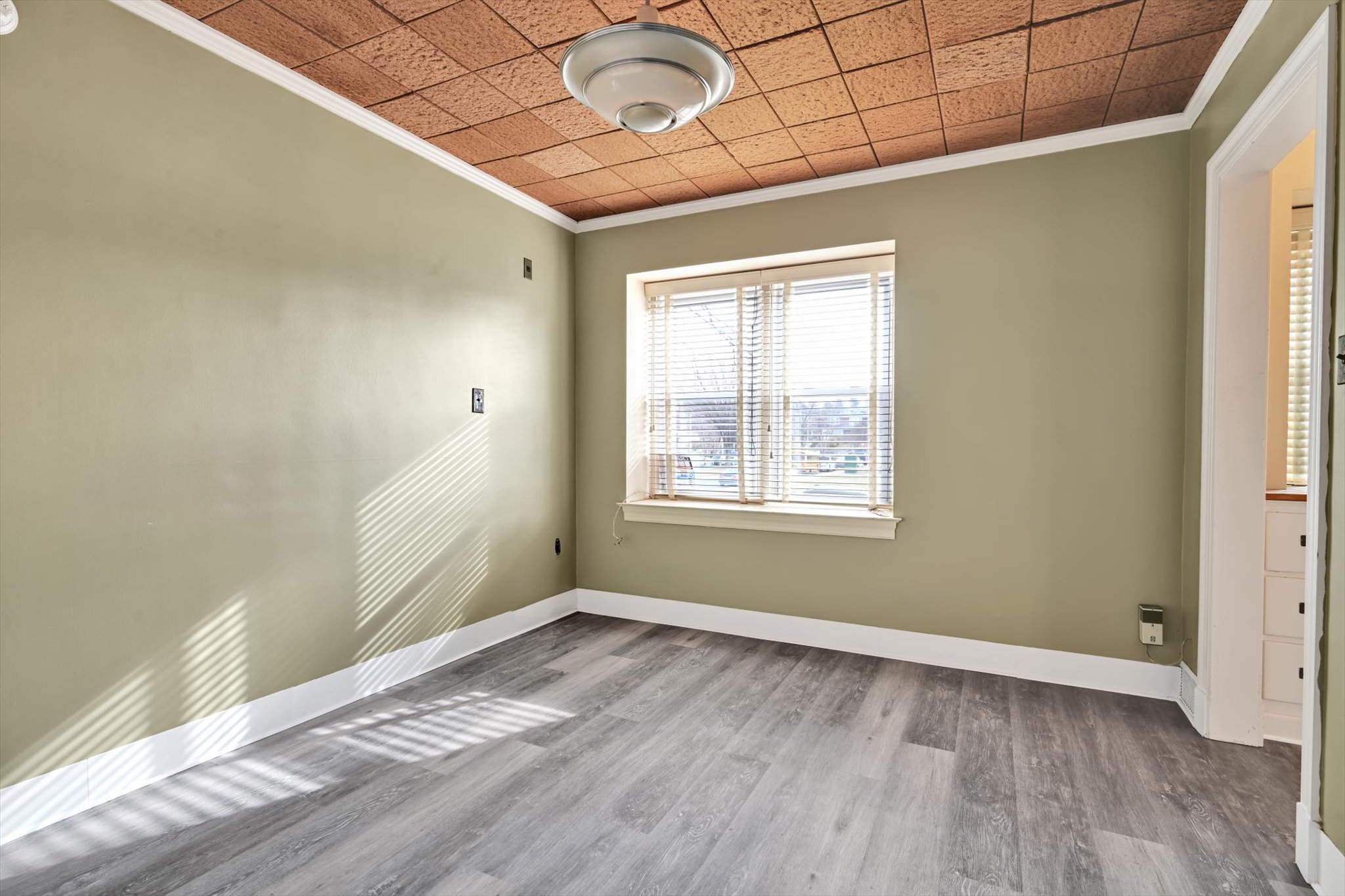 Reading, Pennsylvania, 19607, United States, 6 Bedrooms Bedrooms, ,3 BathroomsBathrooms,Residential,For Sale,2008158