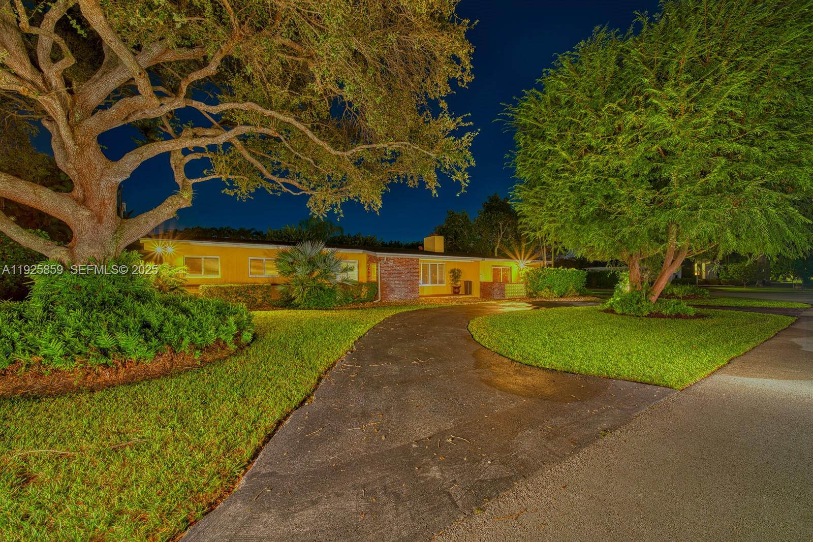 Pinecrest, Florida, 33156, United States, 3 Bedrooms Bedrooms, ,2 BathroomsBathrooms,Residential,For Sale,2003323