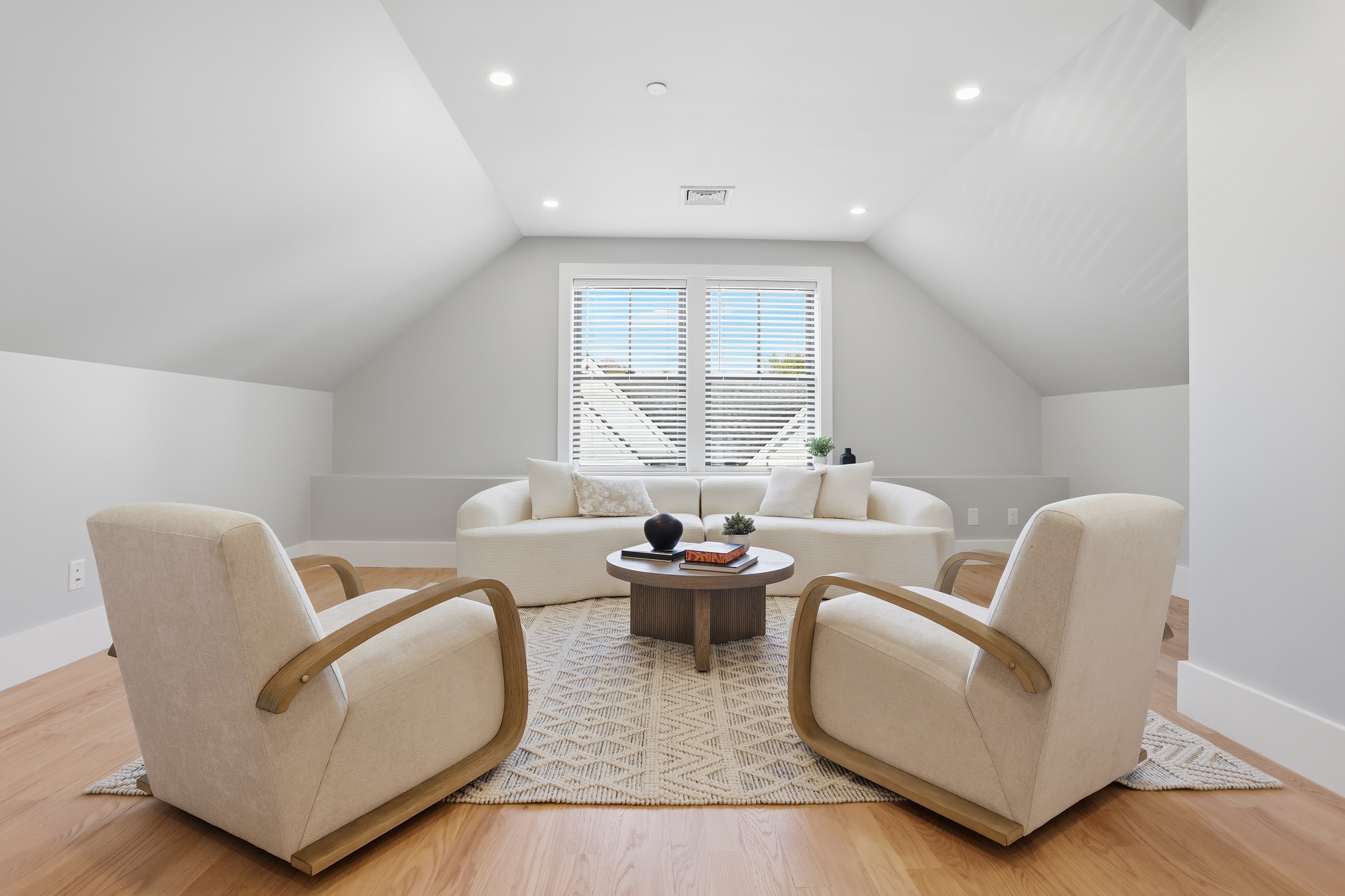  36 Loomis Street, Bedford, MA 01730 - 物件實景