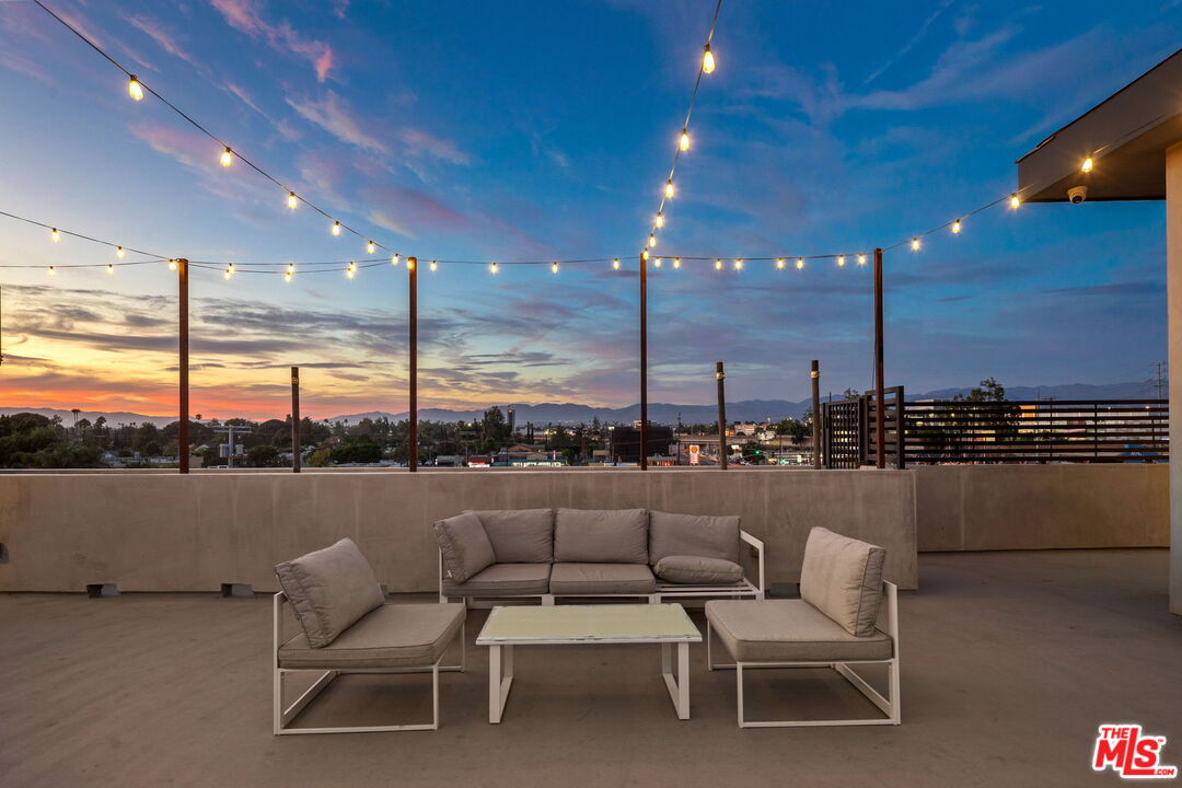 Valley Village, California, 91607, United States, 25 Bedrooms Bedrooms, ,Residential,For Sale,1932634