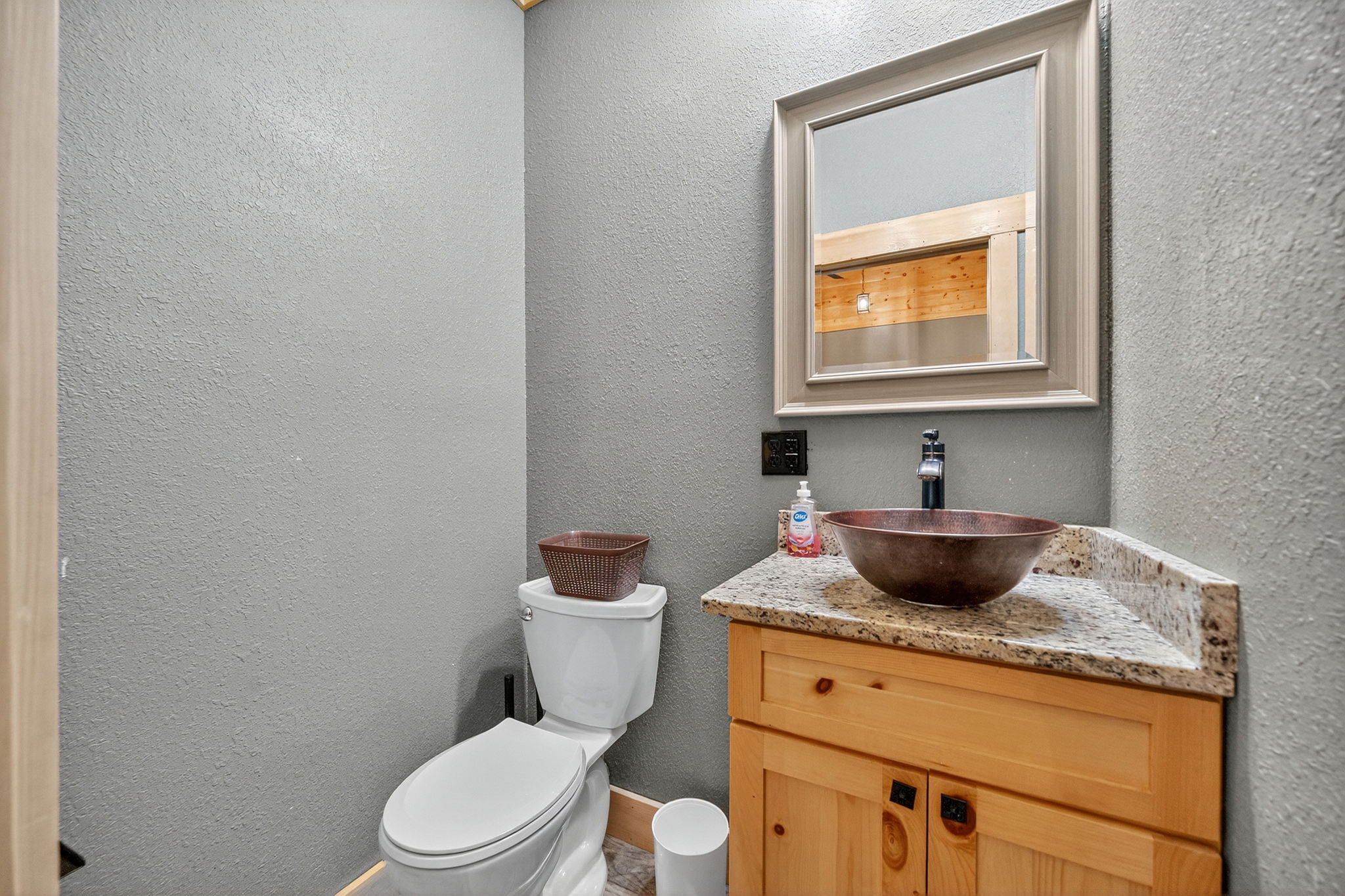 Sevierville, Tennessee, 37862, United States, 4 Bedrooms Bedrooms, ,6 BathroomsBathrooms,Residential,For Sale,1982838