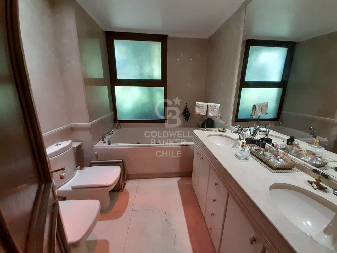 Vitacura, Chile, 3 Bedrooms Bedrooms, ,3 BathroomsBathrooms,Residential,For Sale,1752346