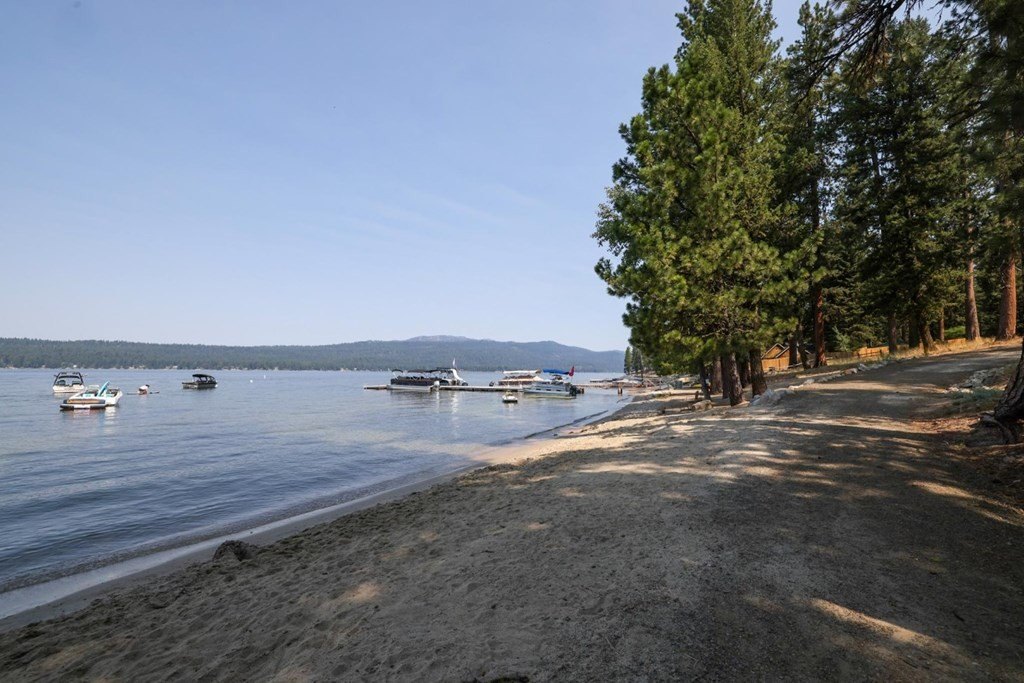 McCall, Idaho, 83638, United States, 4 Bedrooms Bedrooms, ,2 BathroomsBathrooms,Residential,For Sale,1825248