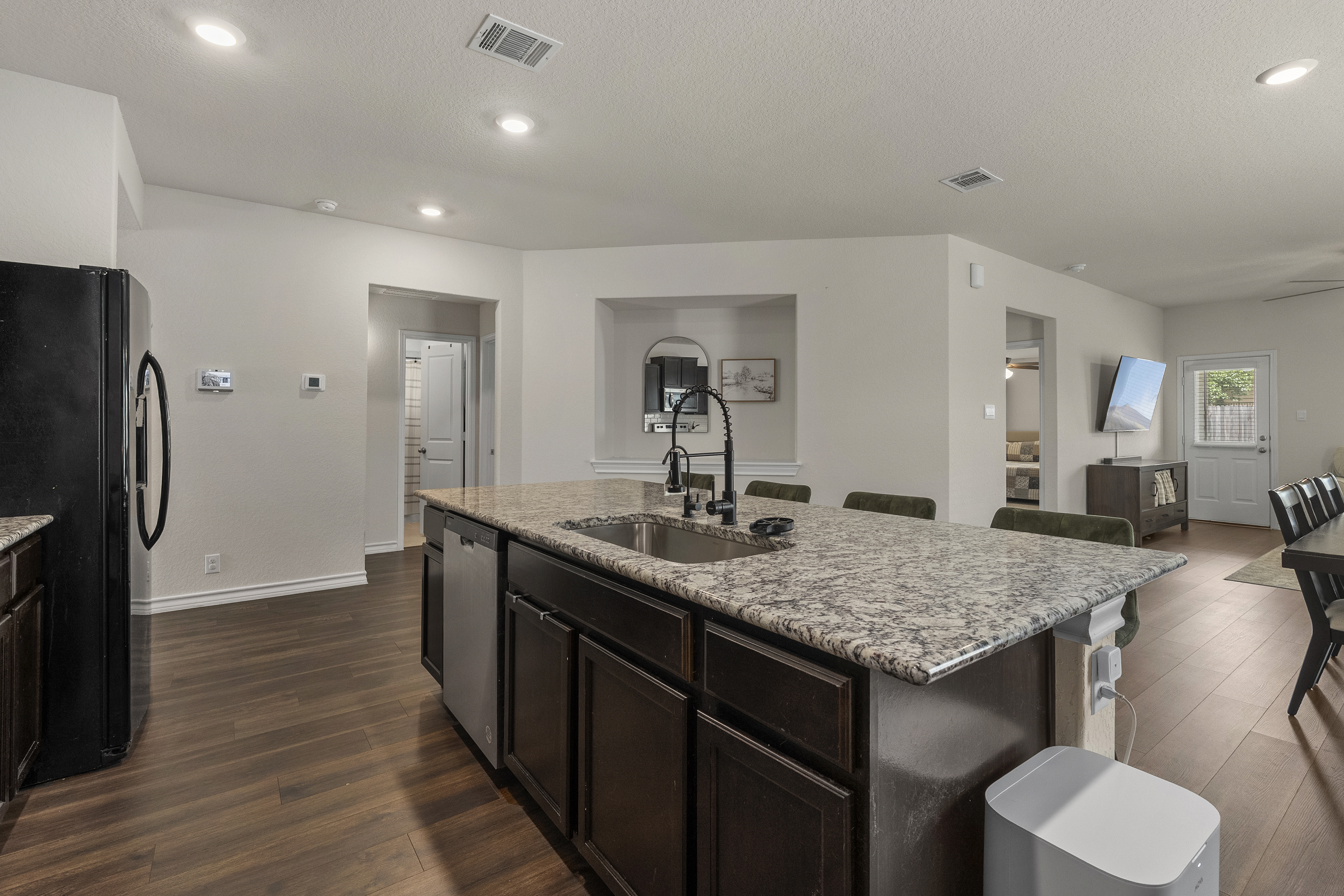  Stylish Four Bedroom with Open Layout - 物件實景