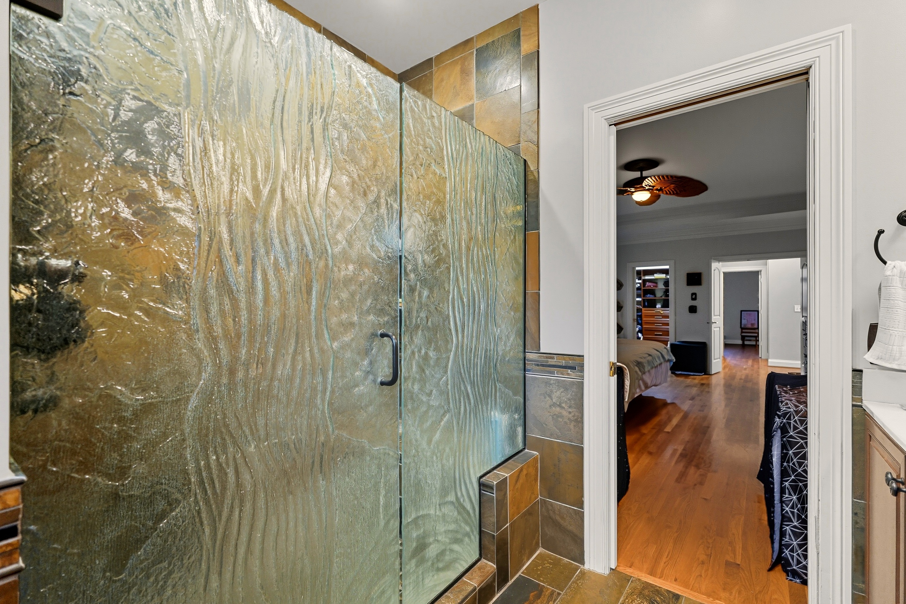 Louisville, Kentucky, 40220, United States, 3 Bedrooms Bedrooms, ,4 BathroomsBathrooms,Residential,For Sale,1979535