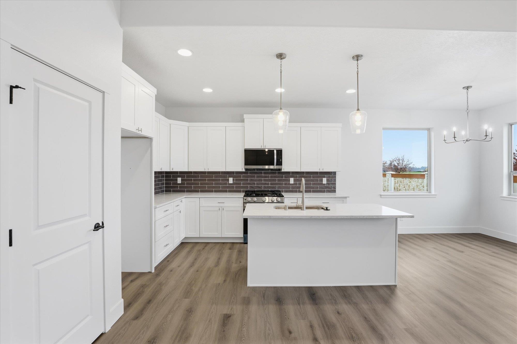 Deer Park, Washington, 99006, United States, 3 Bedrooms Bedrooms, ,2 BathroomsBathrooms,Residential,For Sale,1988069