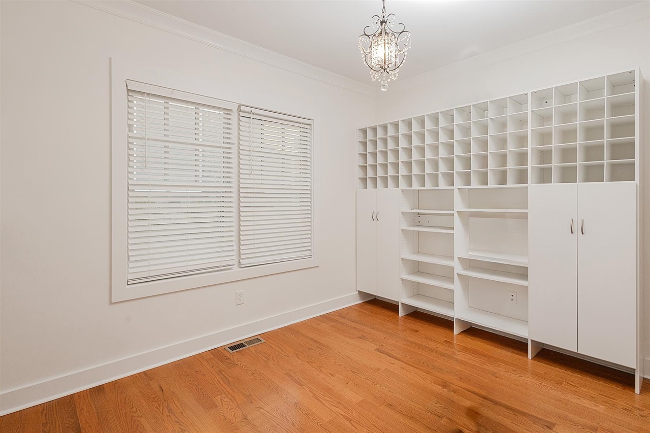 Bowling Green, Kentucky, 42103, United States, 4 Bedrooms Bedrooms, ,5 BathroomsBathrooms,Residential,For Sale,1991774