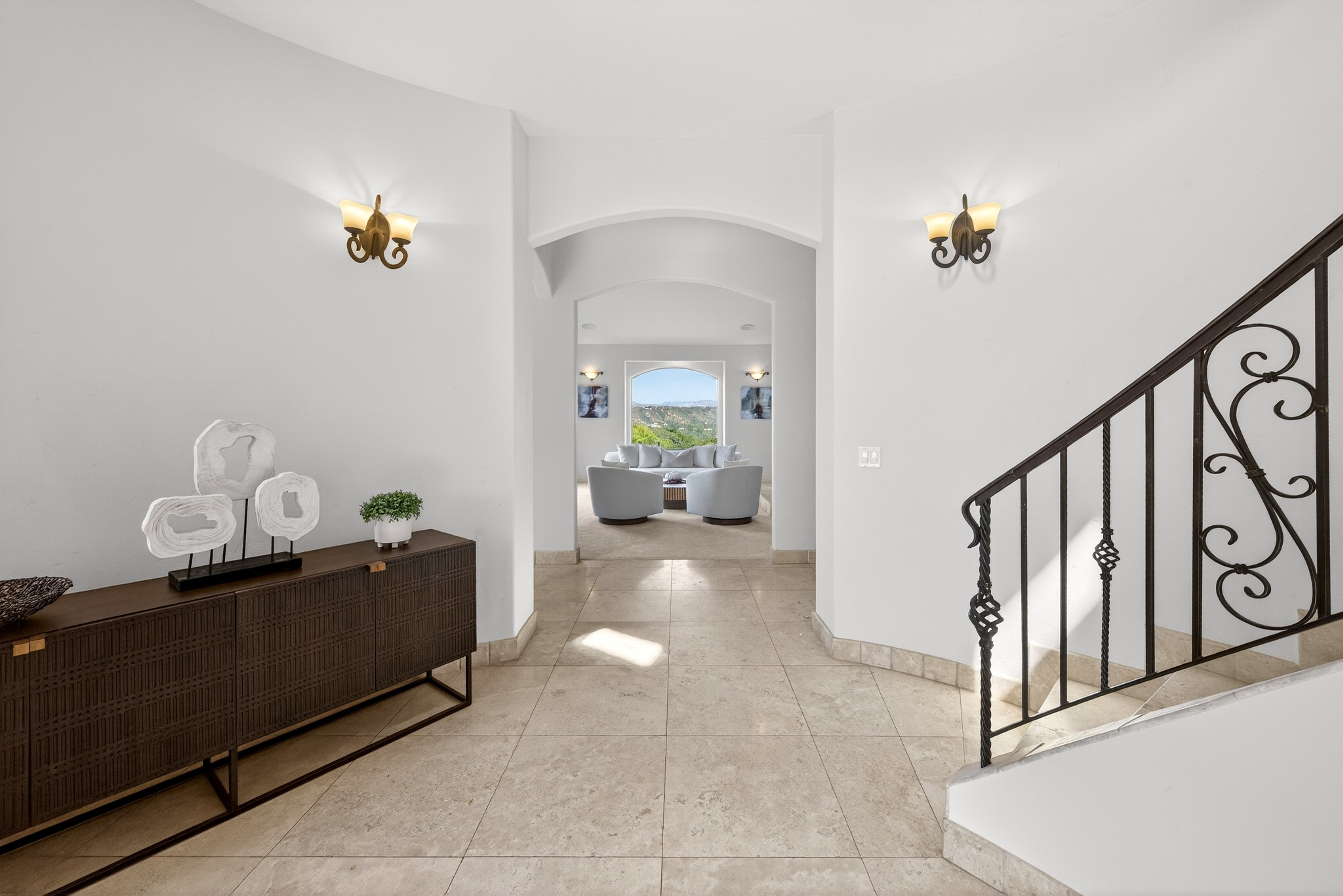  An Extraordinary Round Hill Estate Defined by Privacy, Views, and Sophistication - 物件實景