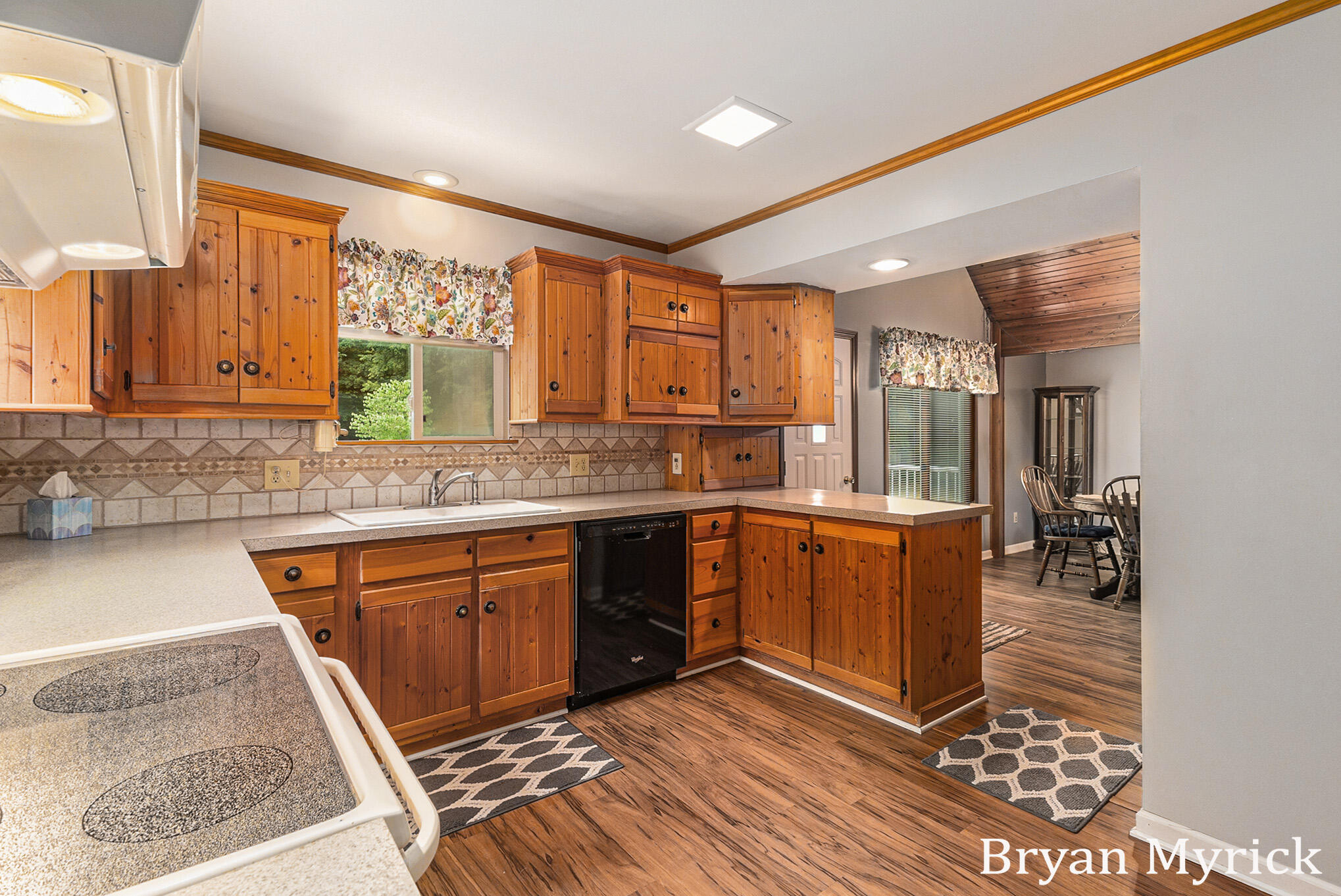 Holland, Michigan, 49423, United States, 3 Bedrooms Bedrooms, ,3 BathroomsBathrooms,Residential,For Sale,1892685
