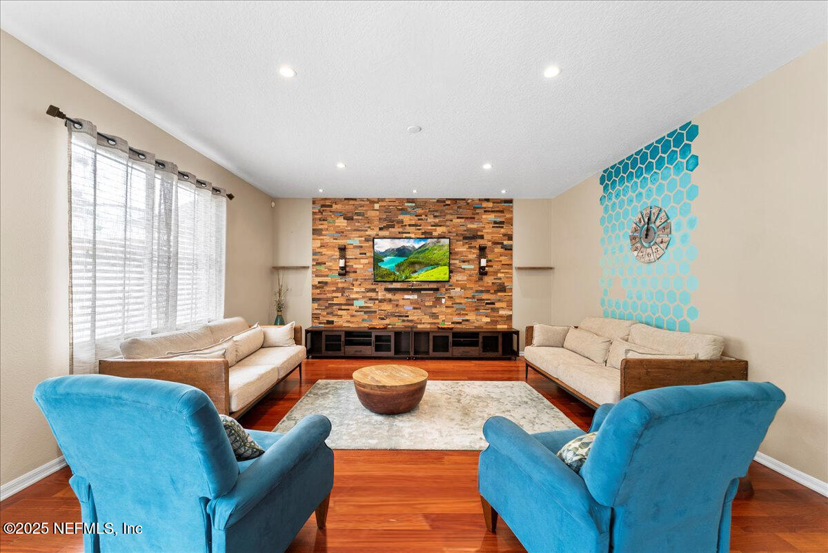 Orlando, Florida, 32825, United States, 3 Bedrooms Bedrooms, ,3 BathroomsBathrooms,Residential,For Sale,1975410