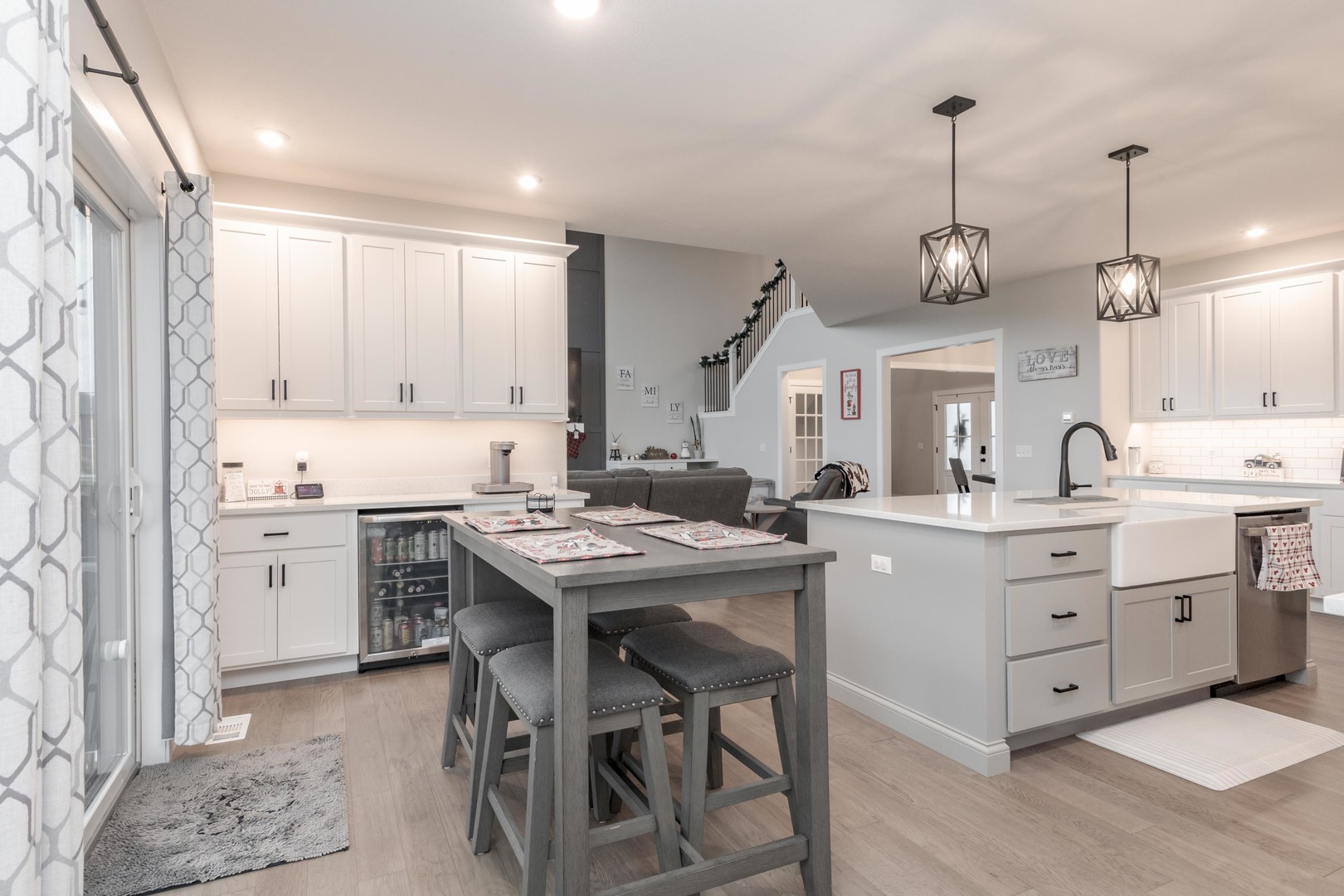 Bloomington, Illinois, 61705, United States, 4 Bedrooms Bedrooms, ,4 BathroomsBathrooms,Residential,For Sale,1996061