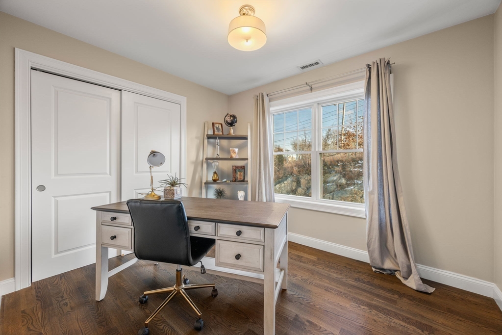 Salem, Massachusetts, 01970, United States, 4 Bedrooms Bedrooms, ,3 BathroomsBathrooms,Residential,For Sale,2002107