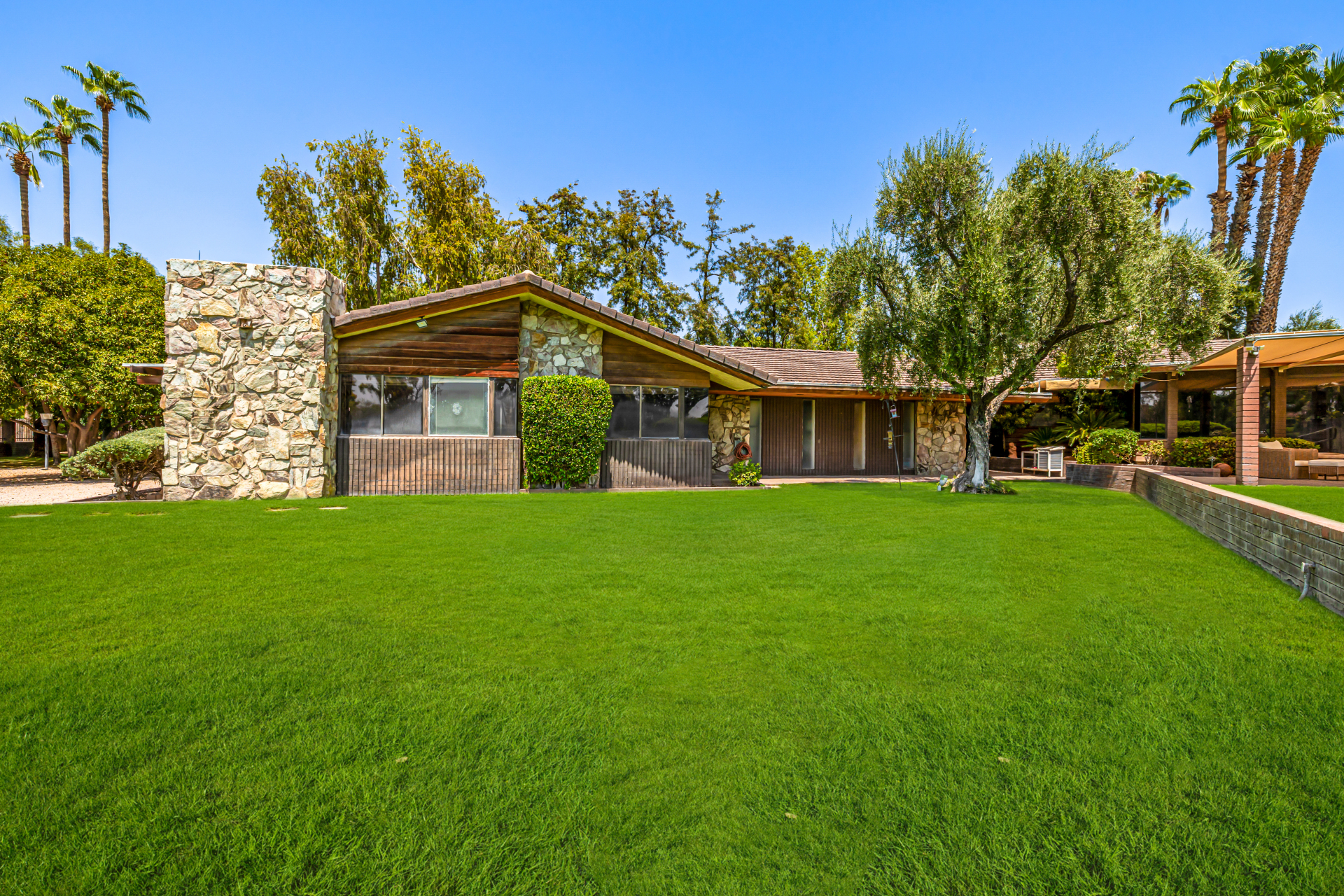 Paradise Valley, Arizona, 85253, United States, 4 Bedrooms Bedrooms, ,8 BathroomsBathrooms,Residential,For Sale,1914345