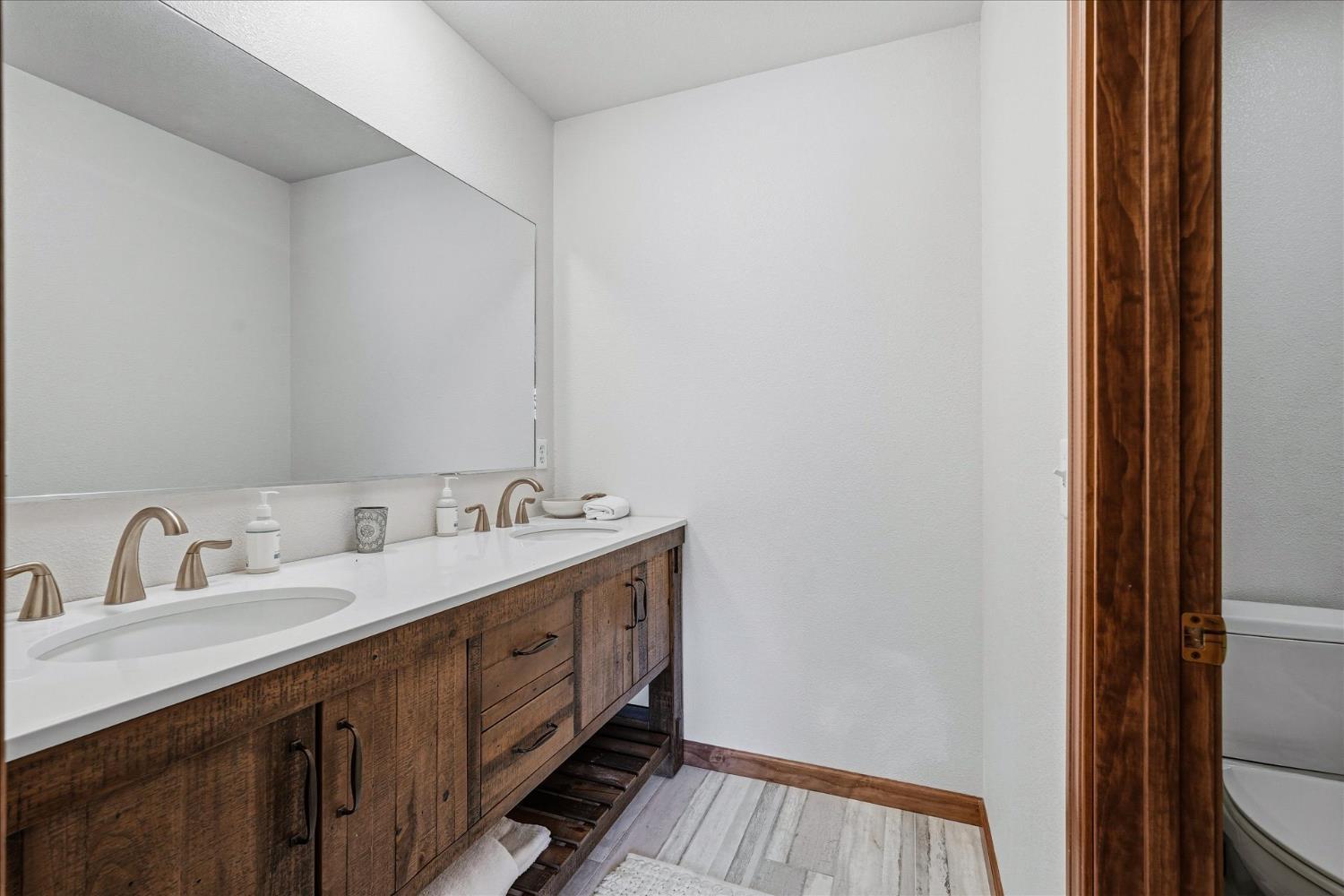 North Fork, California, 93643, United States, 7 Bedrooms Bedrooms, ,5 BathroomsBathrooms,Residential,For Sale,1983890